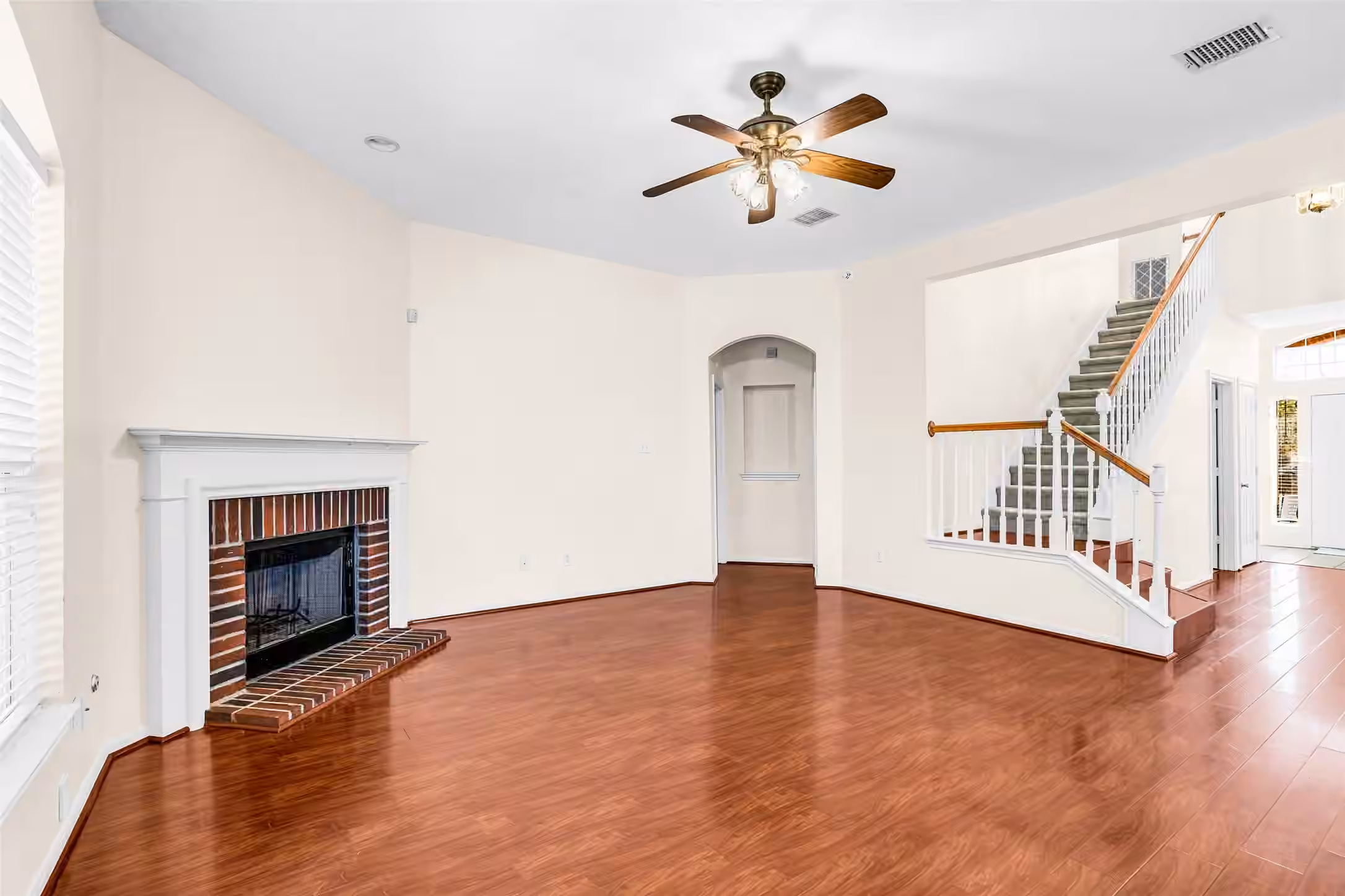 Photo 5 of 9502 Bending Willow Lane, Houston, TX