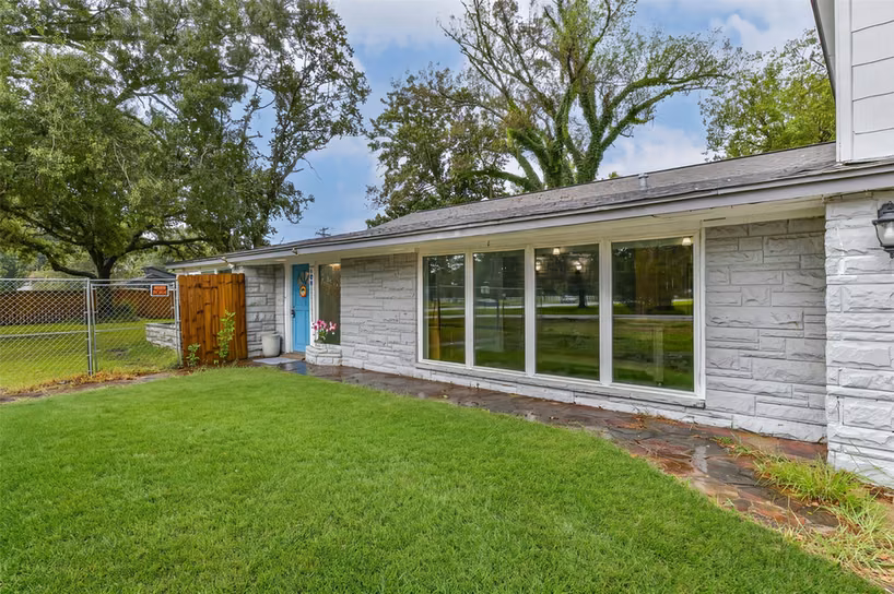 Photo 3 of 100 N Mattson Street, West Columbia, TX