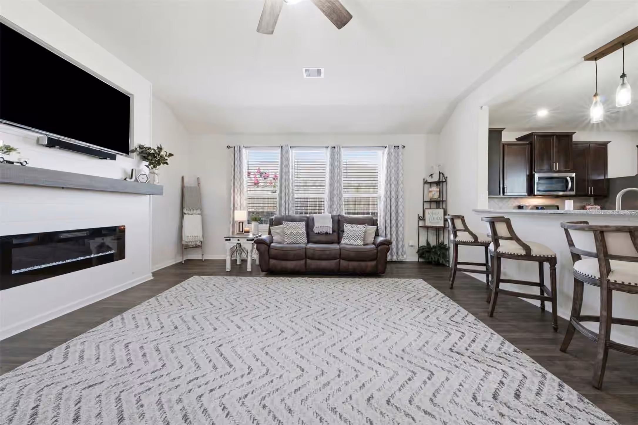 Photo 5 of 213 White Wing Lane, Sealy, TX