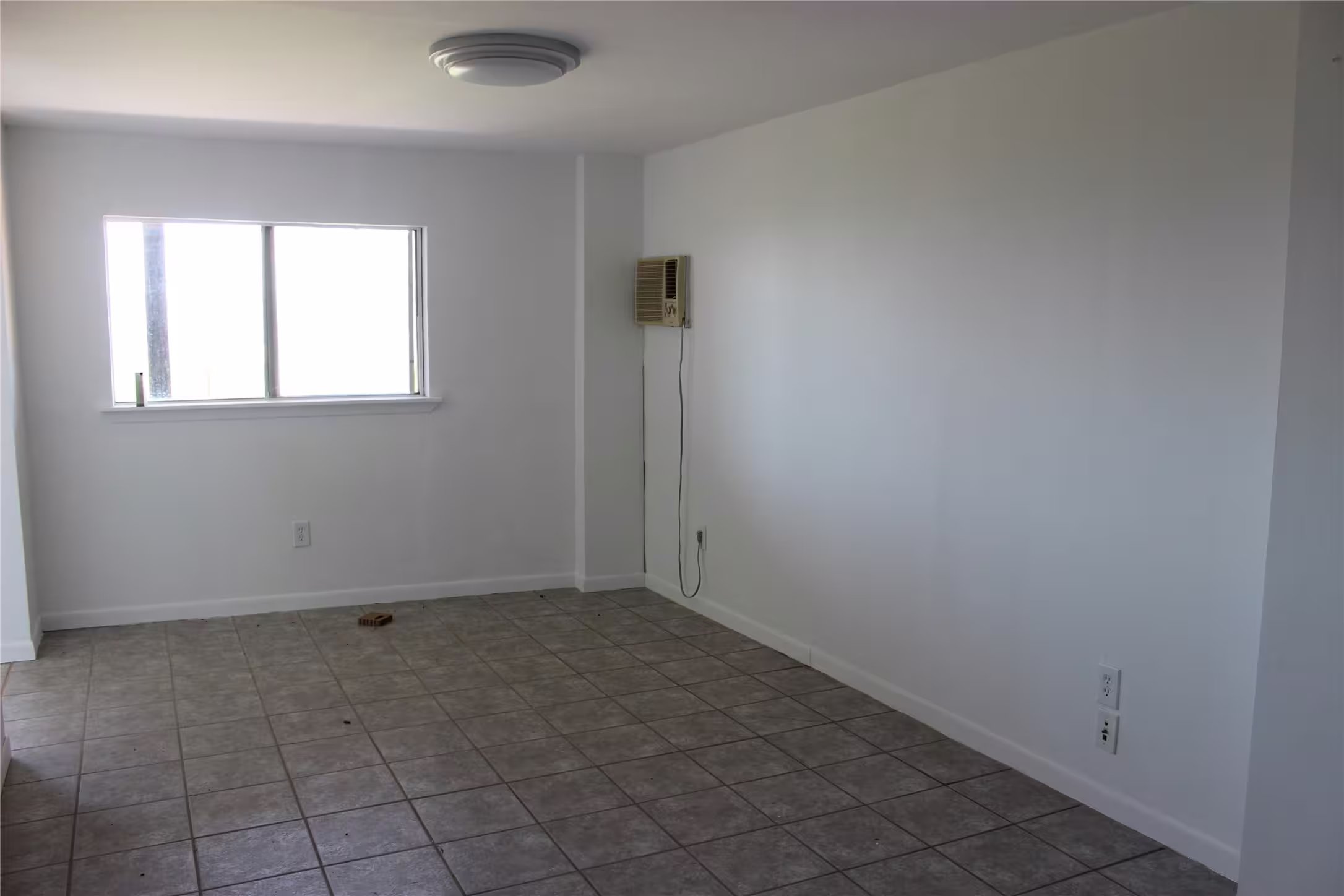 Photo 5 of 323 E Bayshore Drive, Palacios, TX