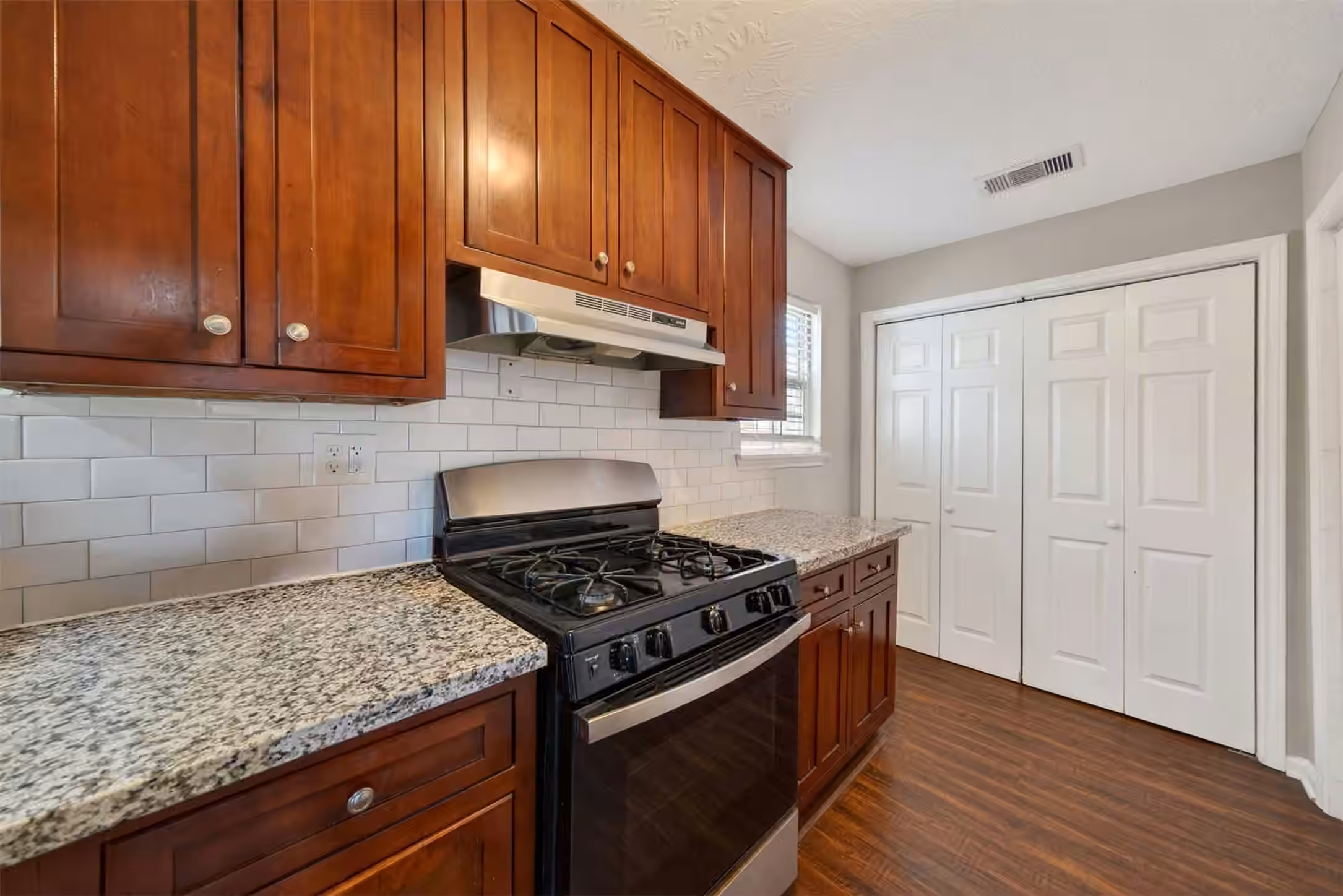 Photo 4 of 1107 Christine Street, Houston, TX