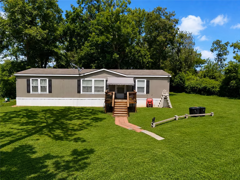Photo 2 of 18416 Herrington Road, Algoa, TX