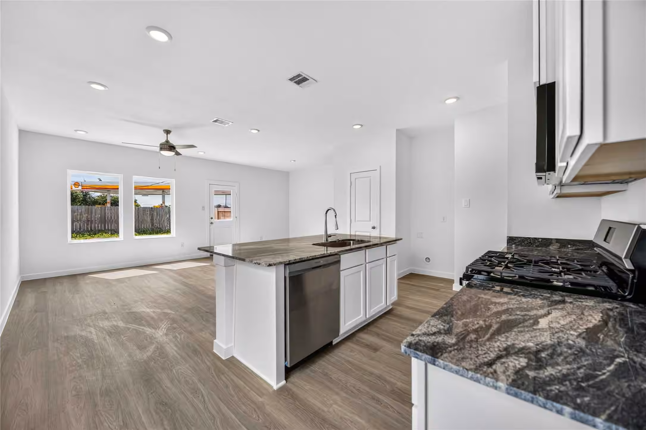 Photo 5 of 12930 Ami and Tami Place, Houston, TX