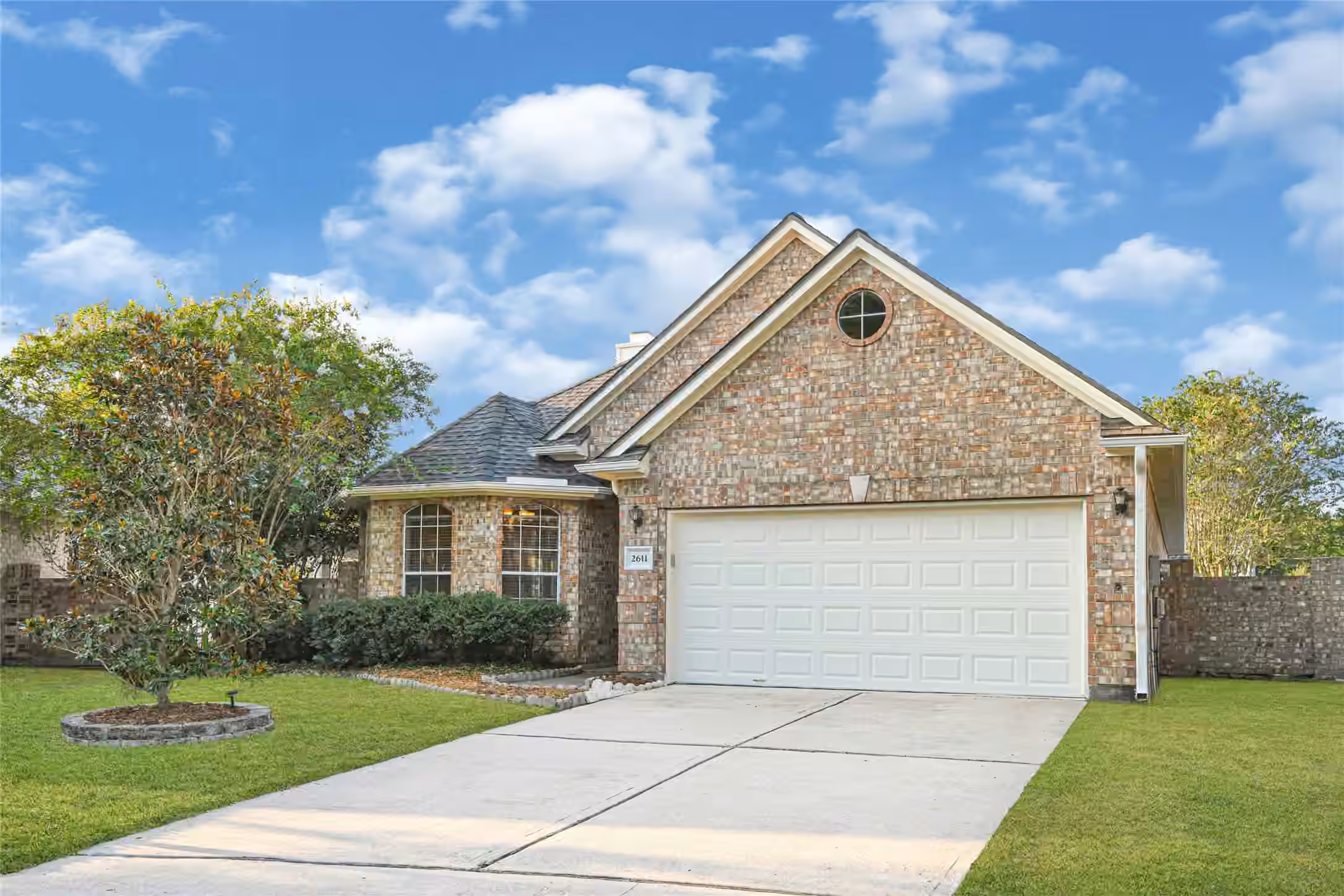 Photo 2 of 2611 Oxhill Court, Pearland, TX
