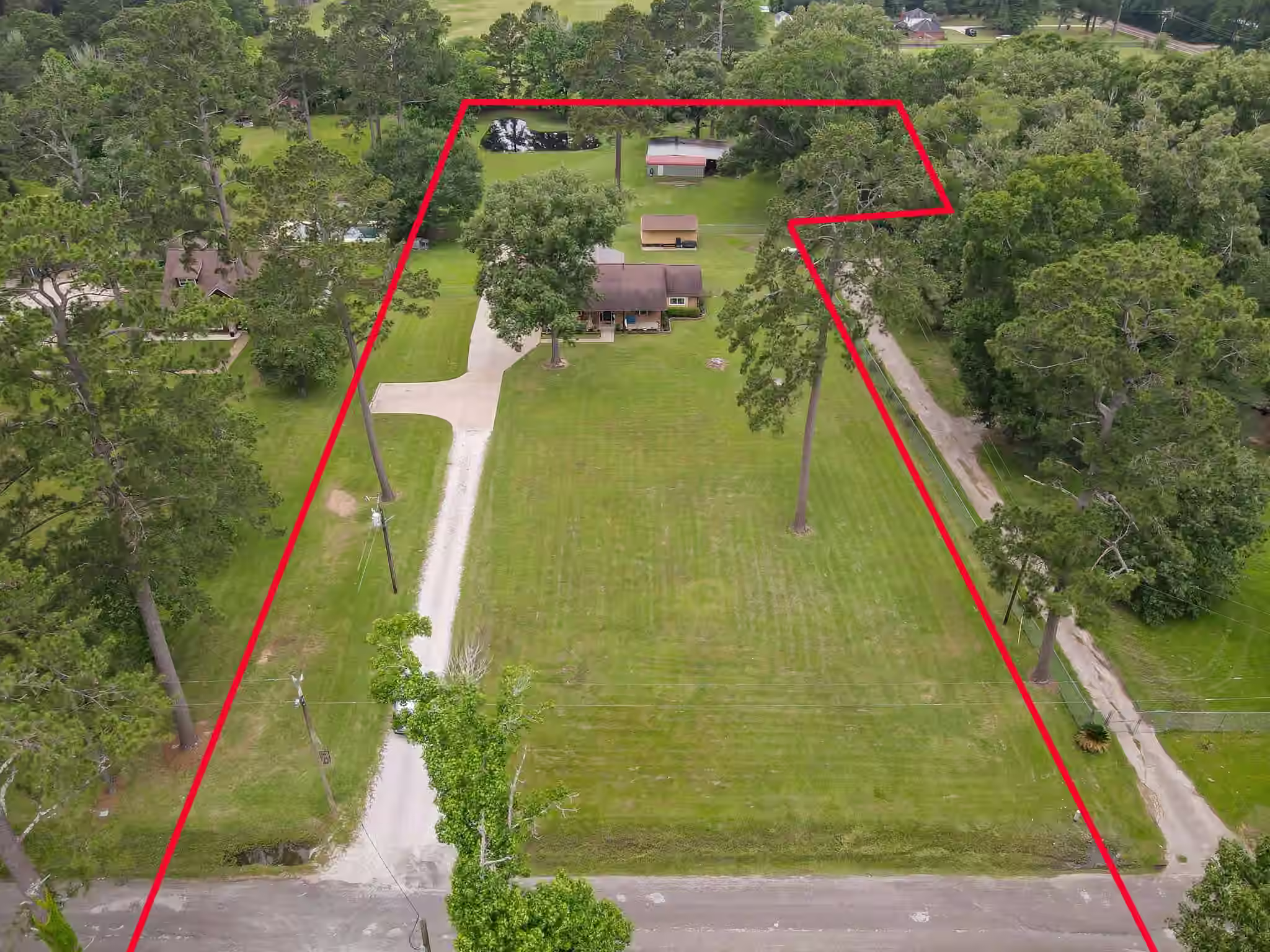 Photo 2 of 811 County Road 2267, Cleveland, TX
