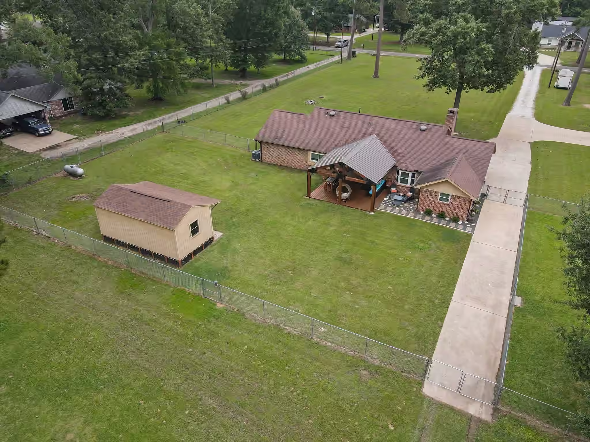 Photo 7 of 811 County Road 2267, Cleveland, TX