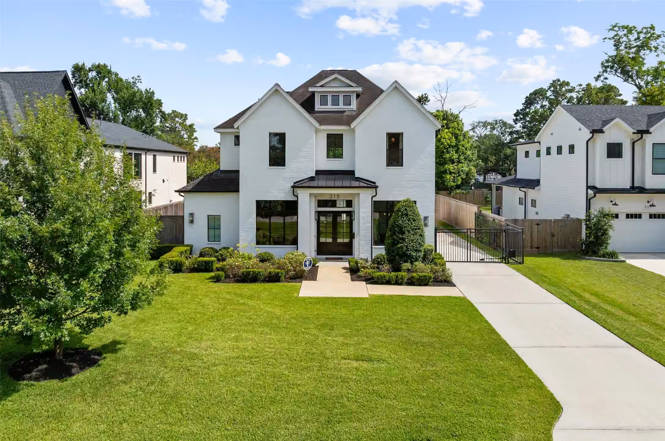 Photo 2 of 215 W 34th Street, Houston, TX