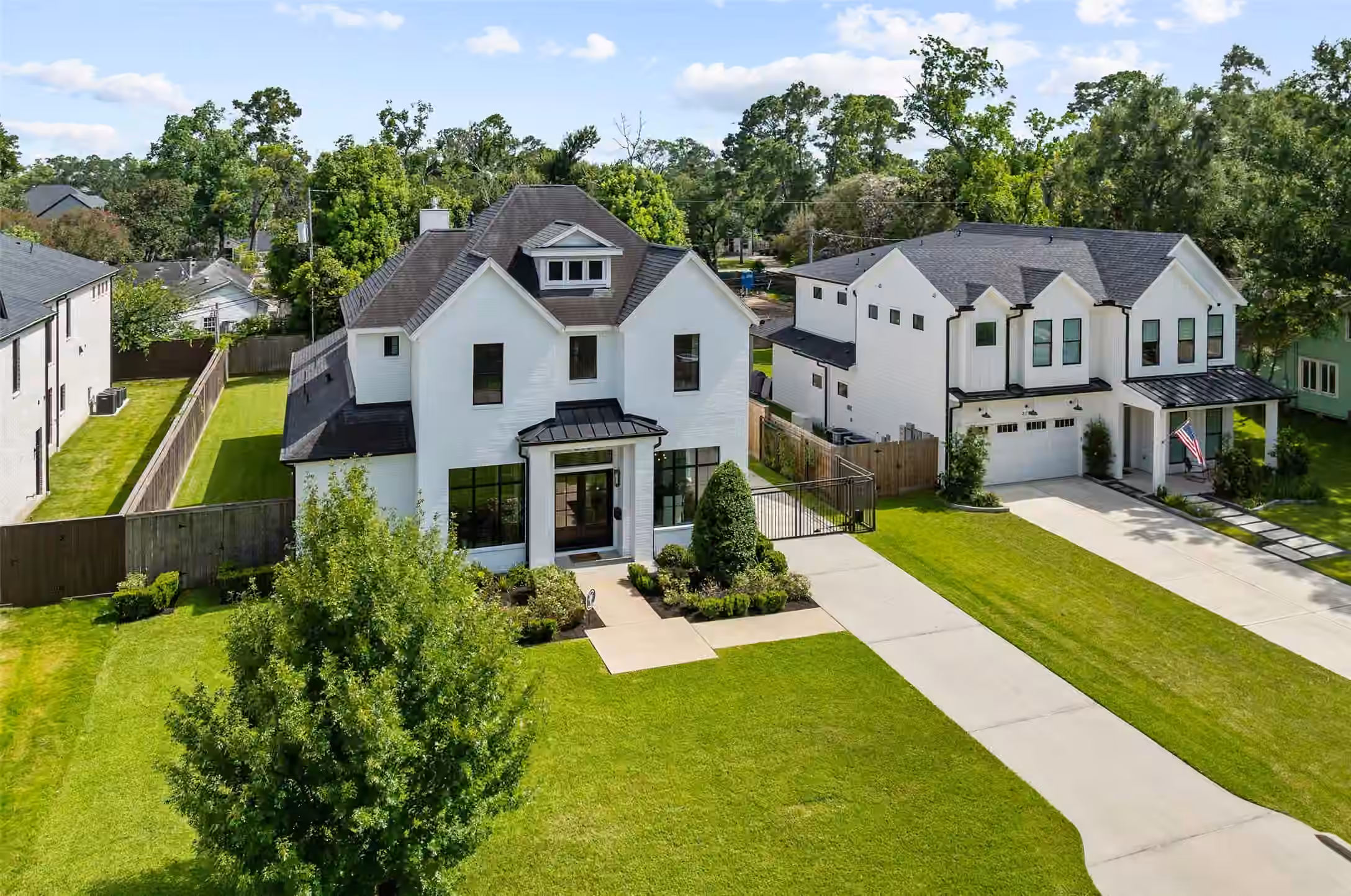 Photo 3 of 215 W 34th Street, Houston, TX