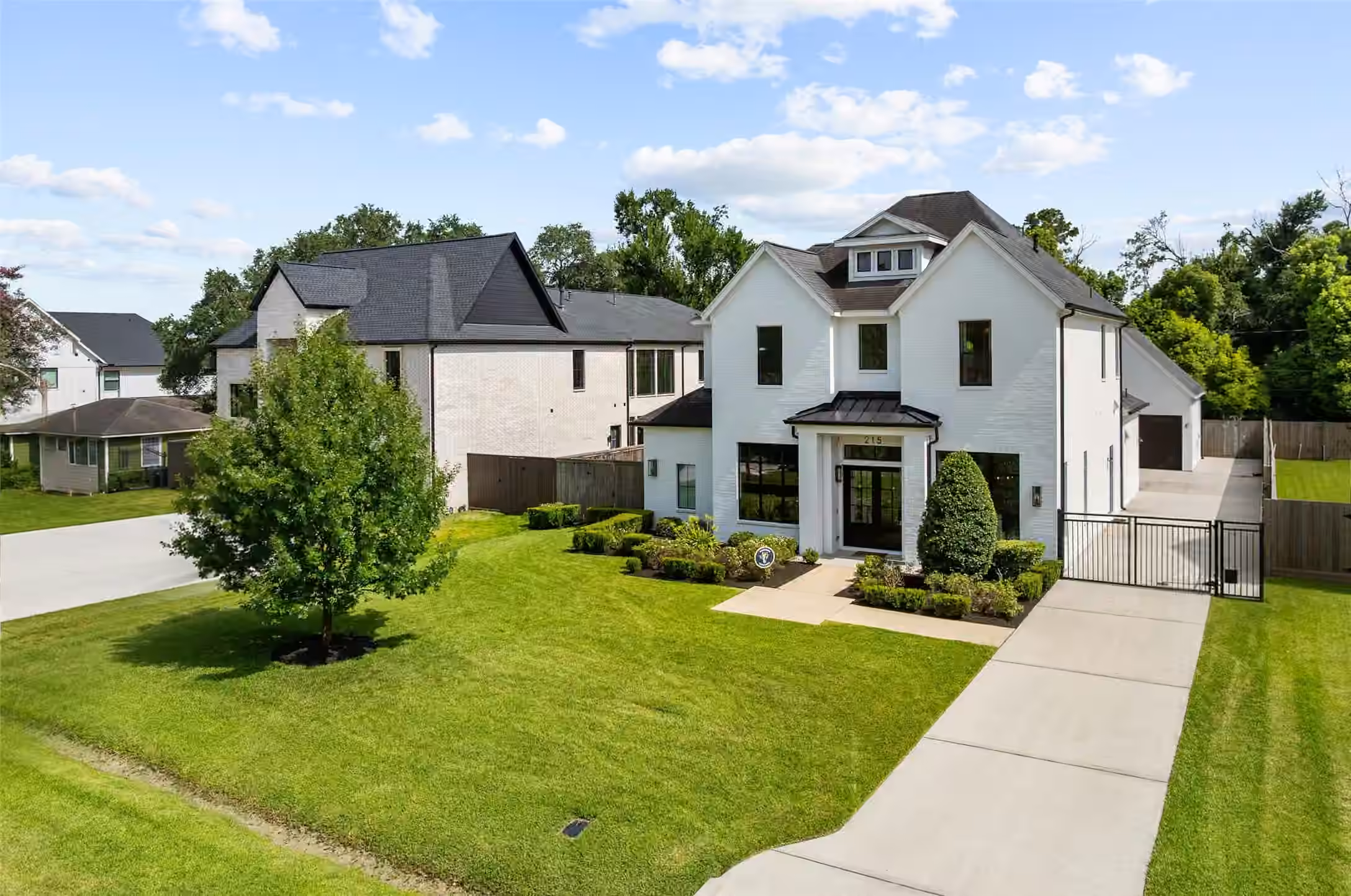 Photo 4 of 215 W 34th Street, Houston, TX