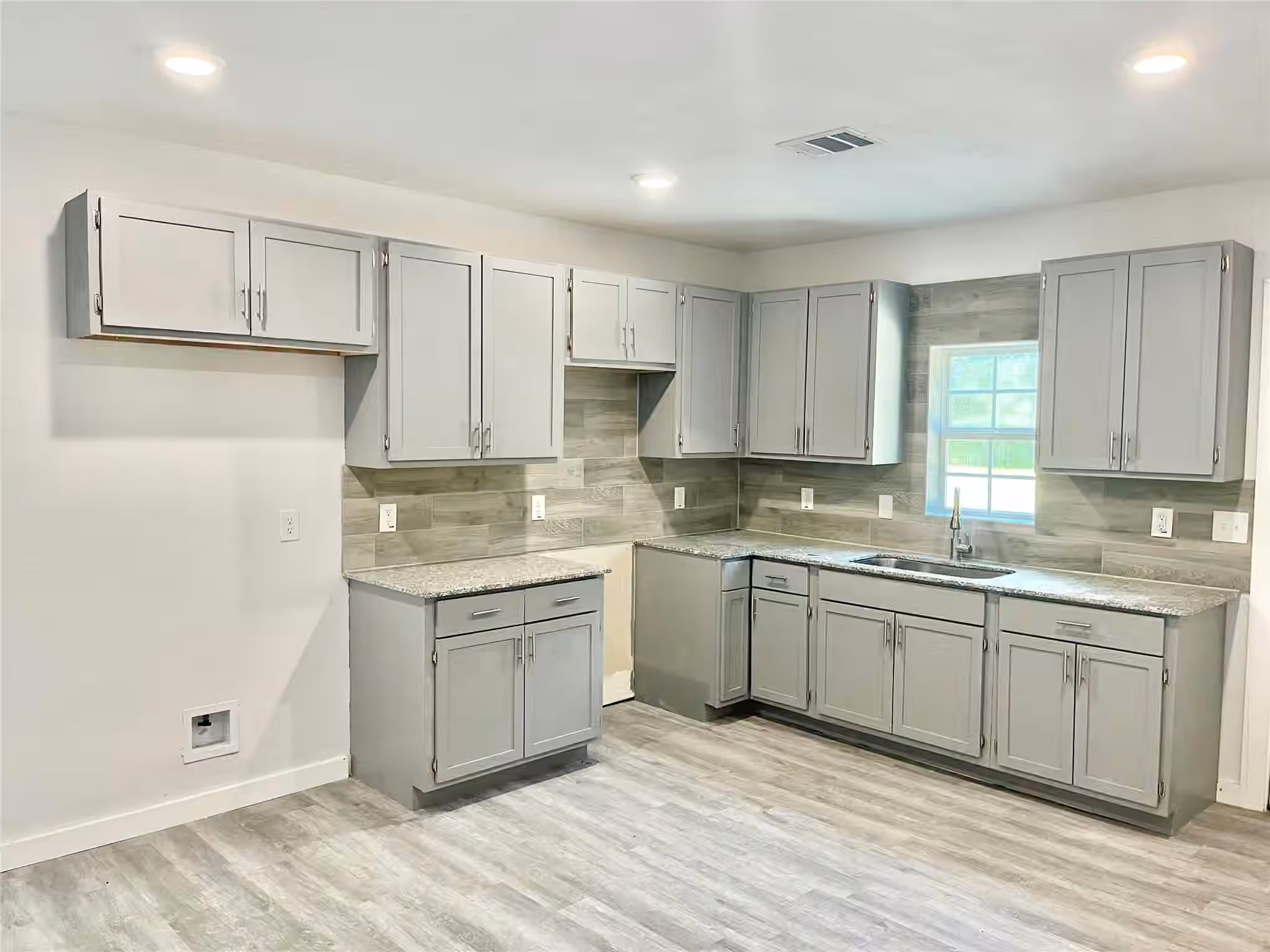 Photo 5 of 1785 S Byrd Avenue, Shepherd, TX