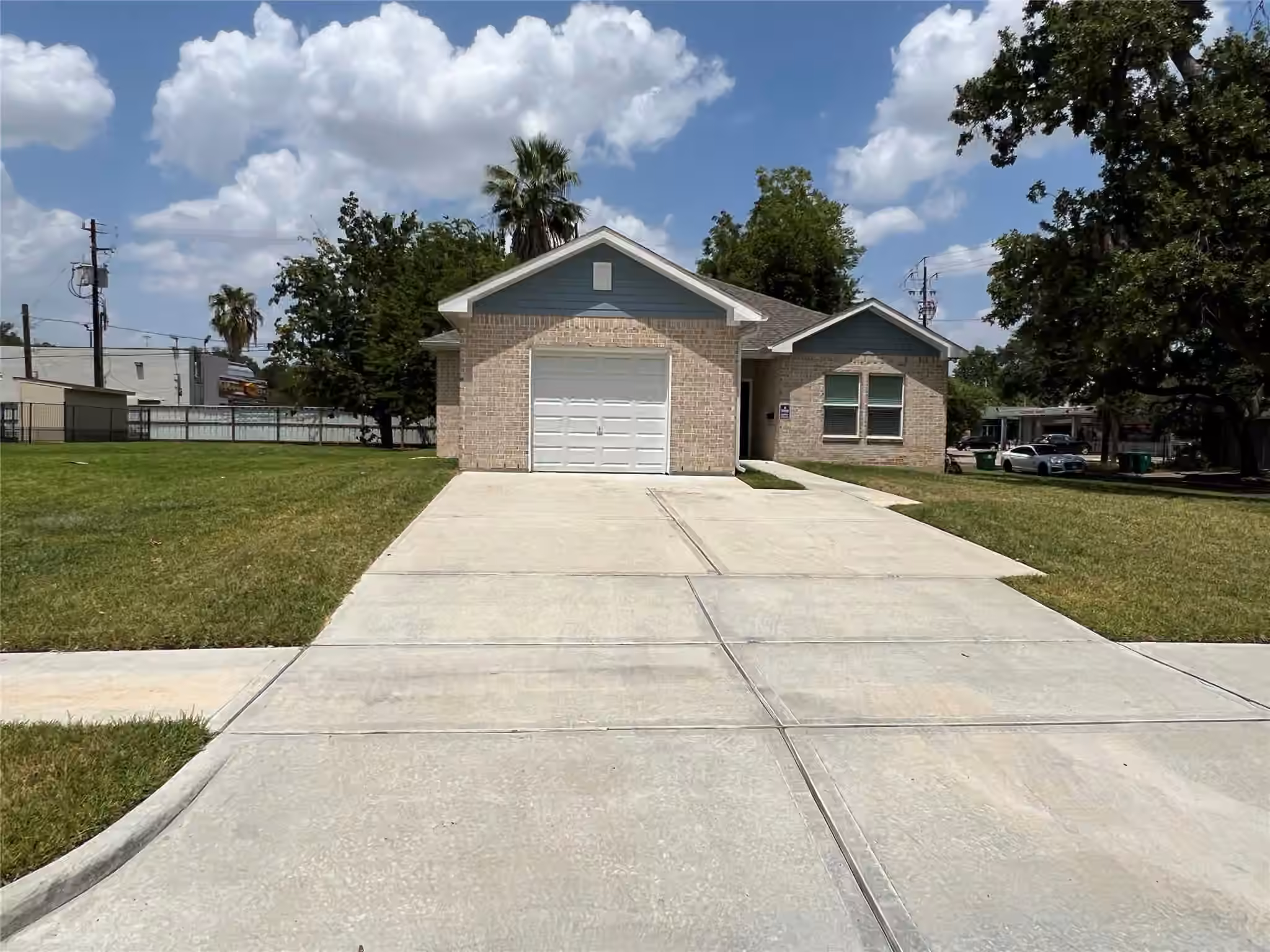 Photo 3 of 2323 Oakdale Street, Houston, TX