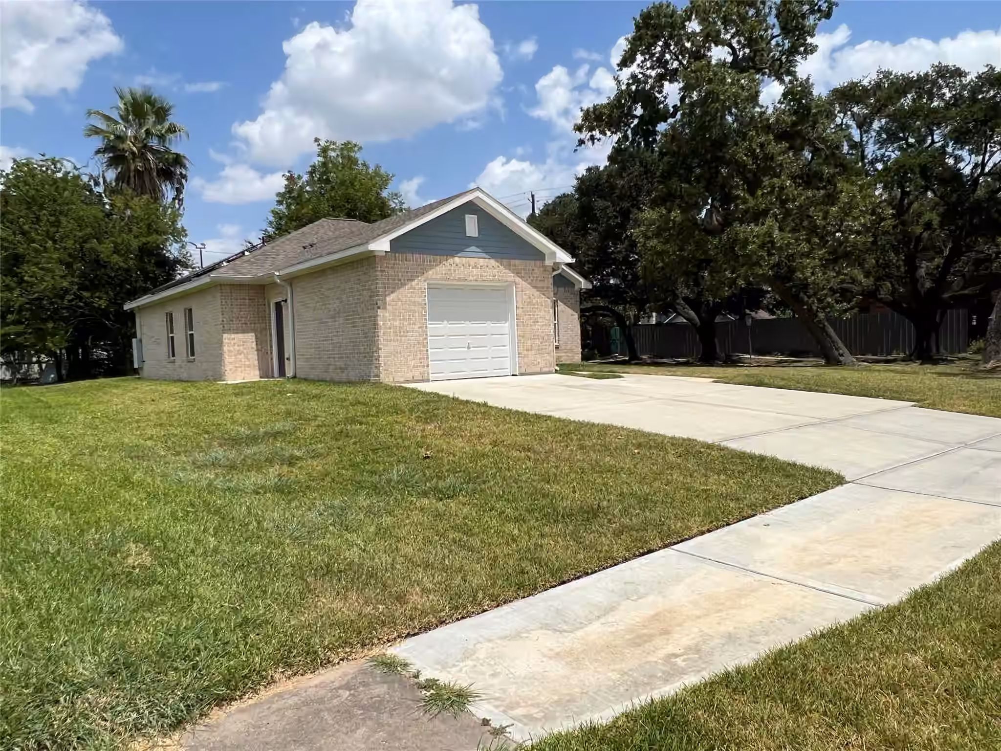 Photo 4 of 2323 Oakdale Street, Houston, TX