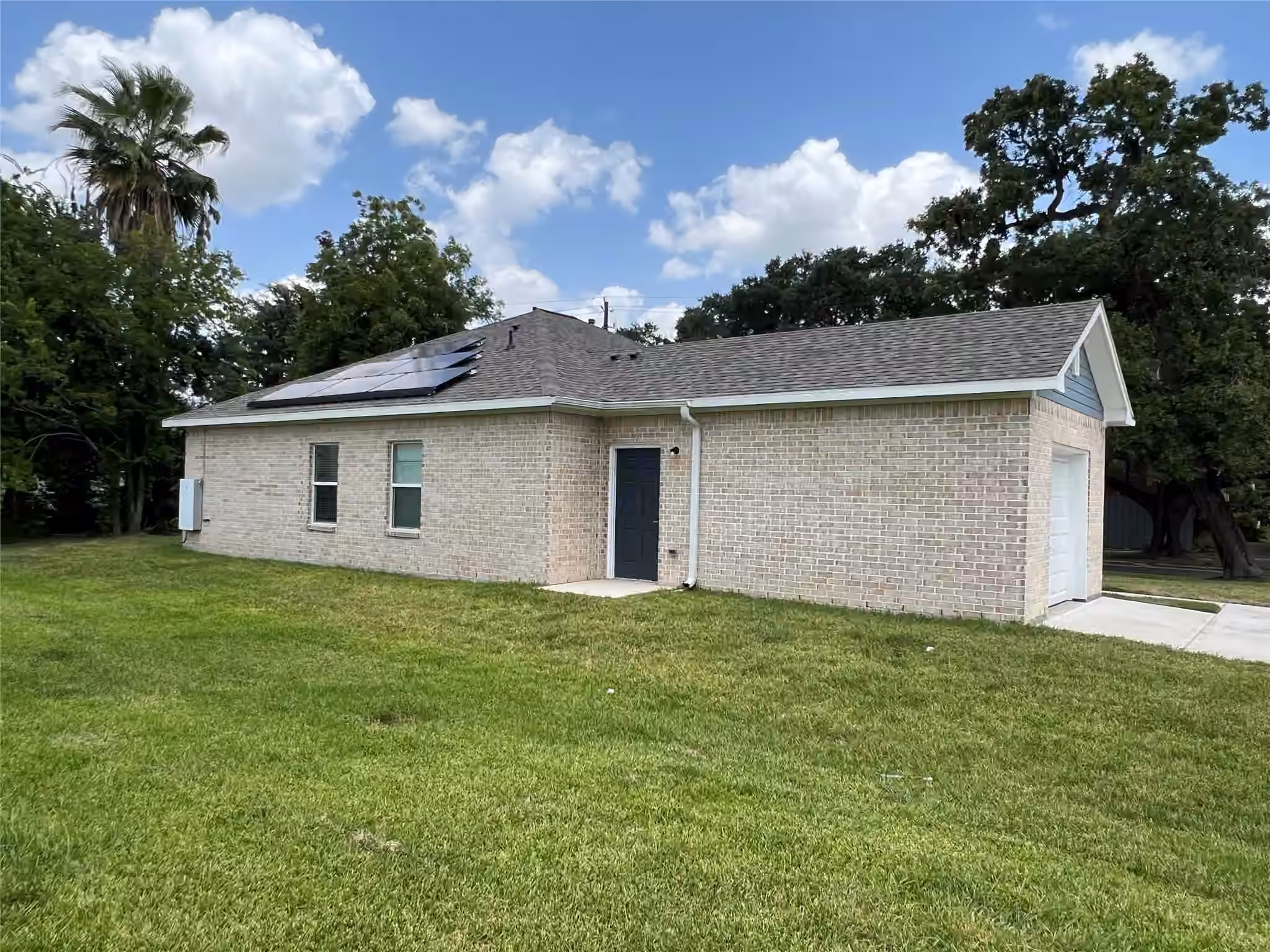 Photo 5 of 2323 Oakdale Street, Houston, TX