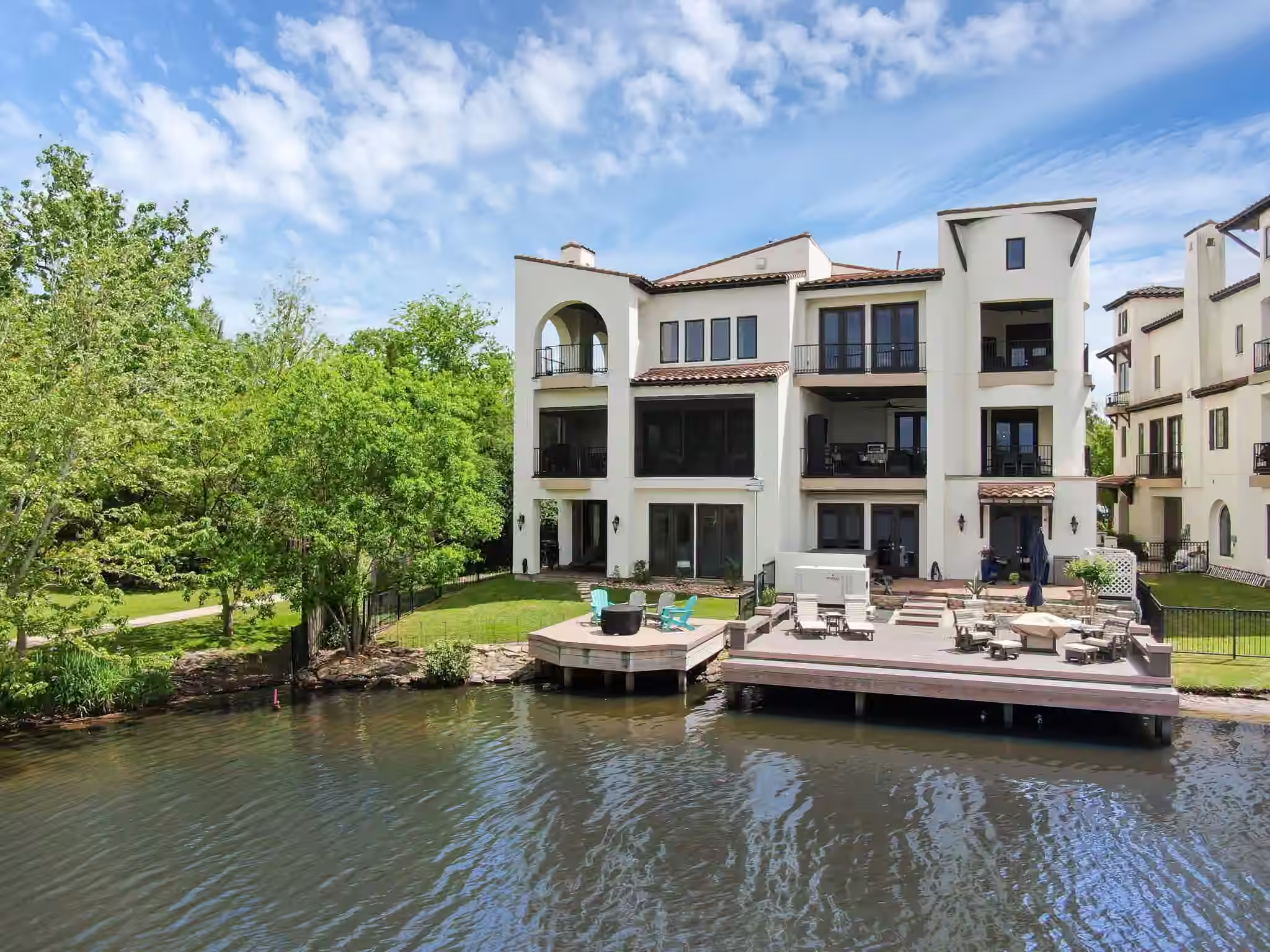 Photo of 22 Lakeside Cove, The Woodlands, TX 77380