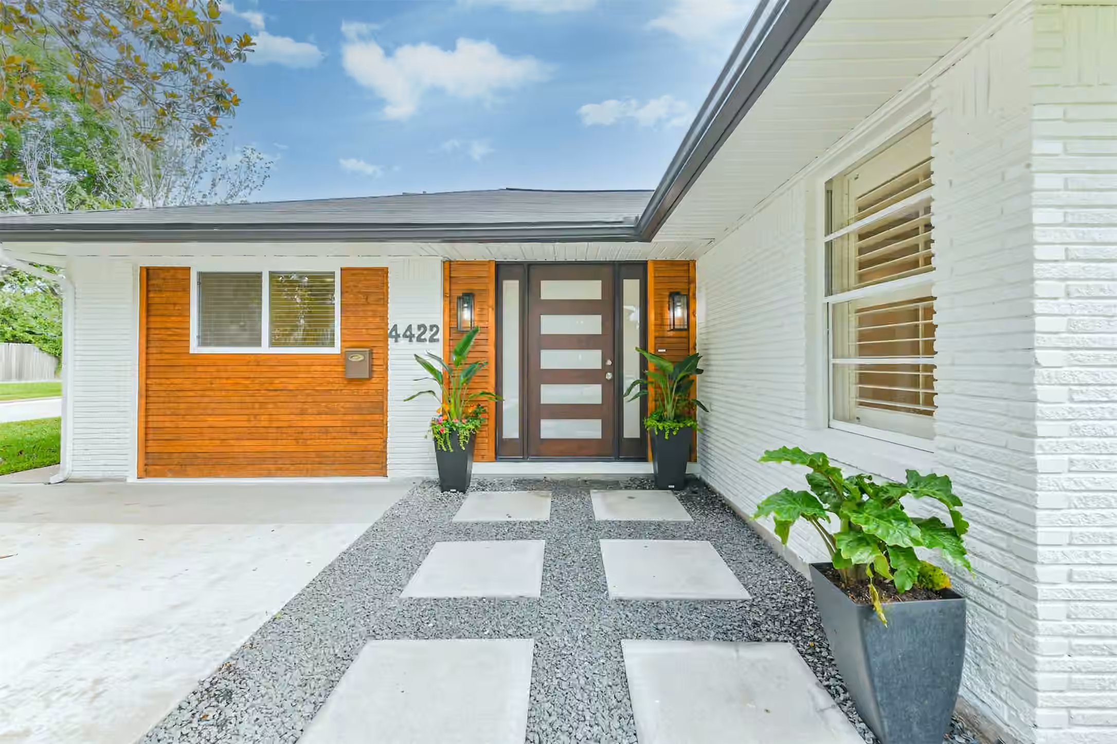 Photo 2 of 4422 Libbey Lane, Houston, TX