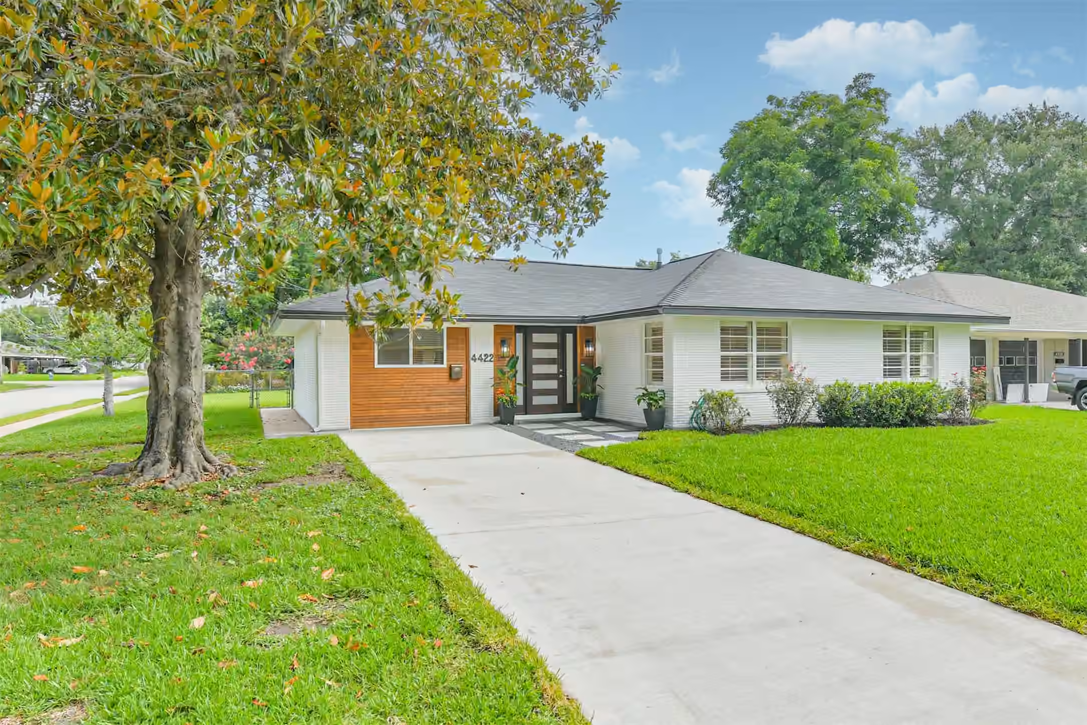 Photo 4 of 4422 Libbey Lane, Houston, TX