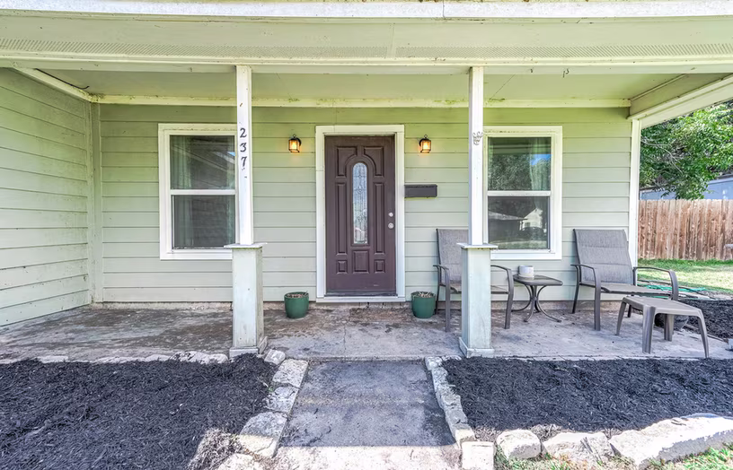 Photo 4 of 237 Mclemore Drive, Alvin, TX