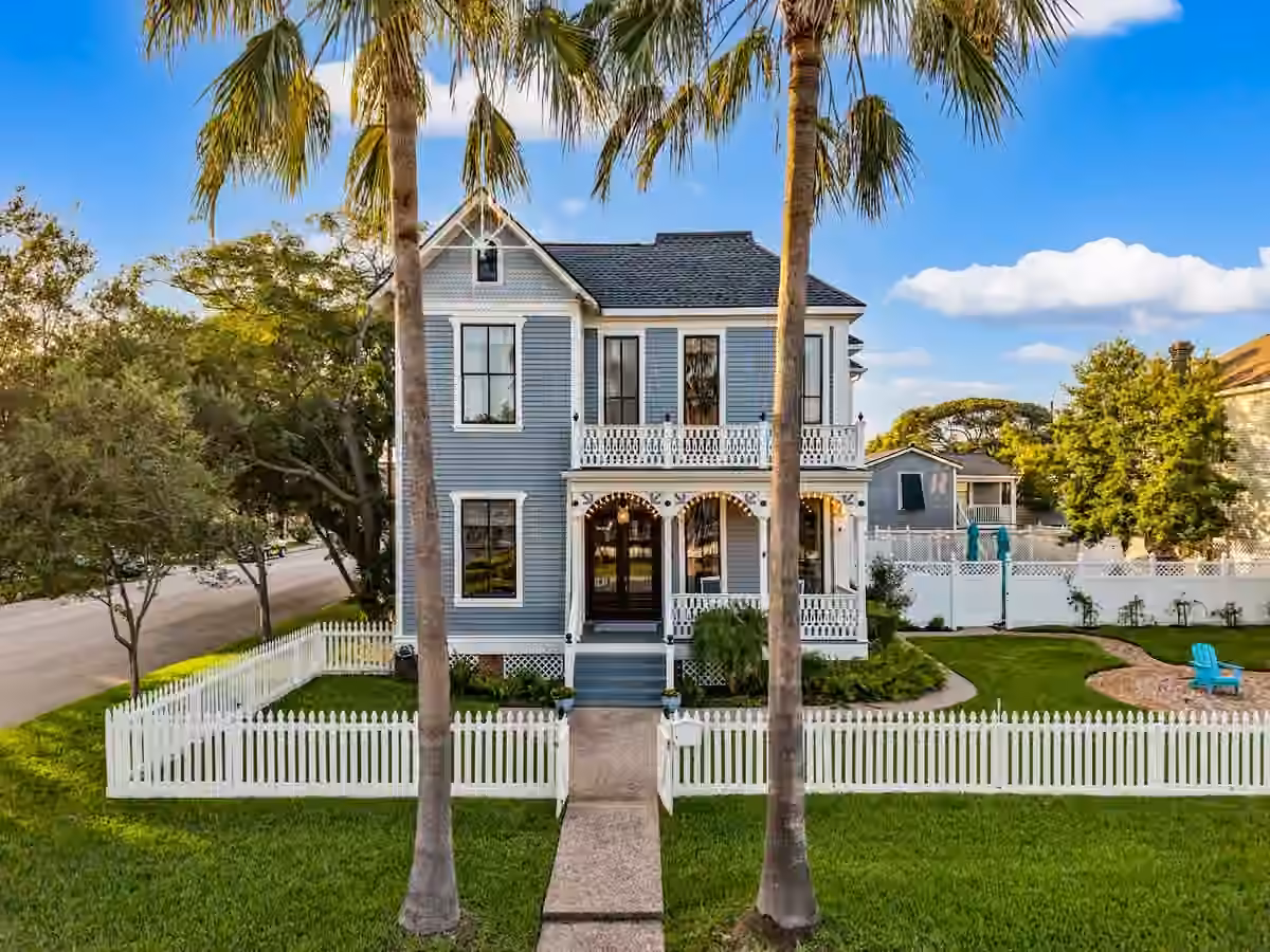 Photo 6 of 1728 Avenue M, Galveston, TX