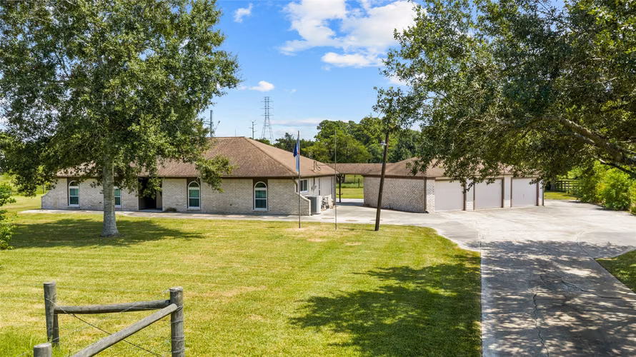 Photo of 2915 Cemetery Road, Santa Fe, TX 77517