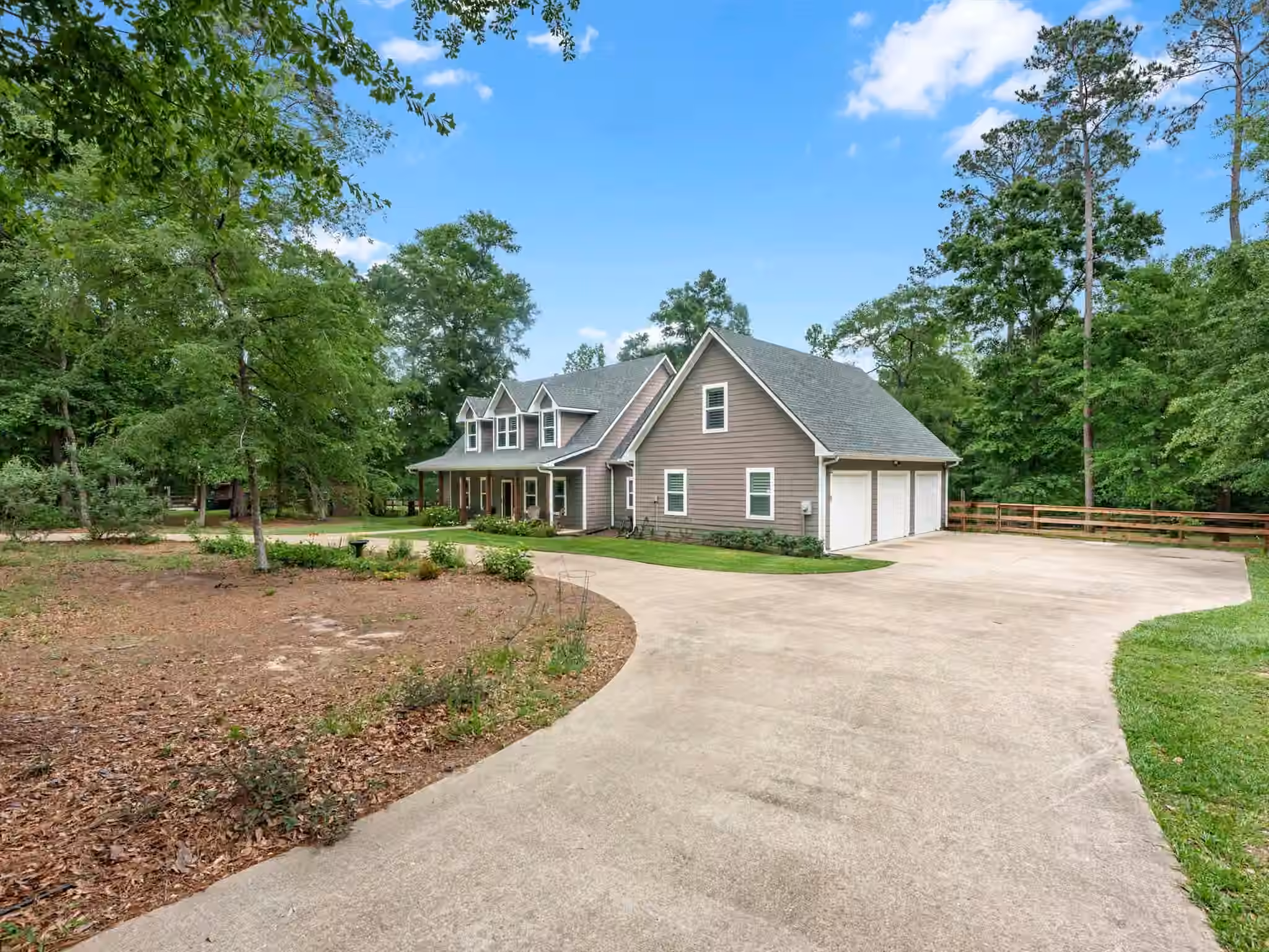 Photo 5 of 210 Creekside Drive, Magnolia, TX