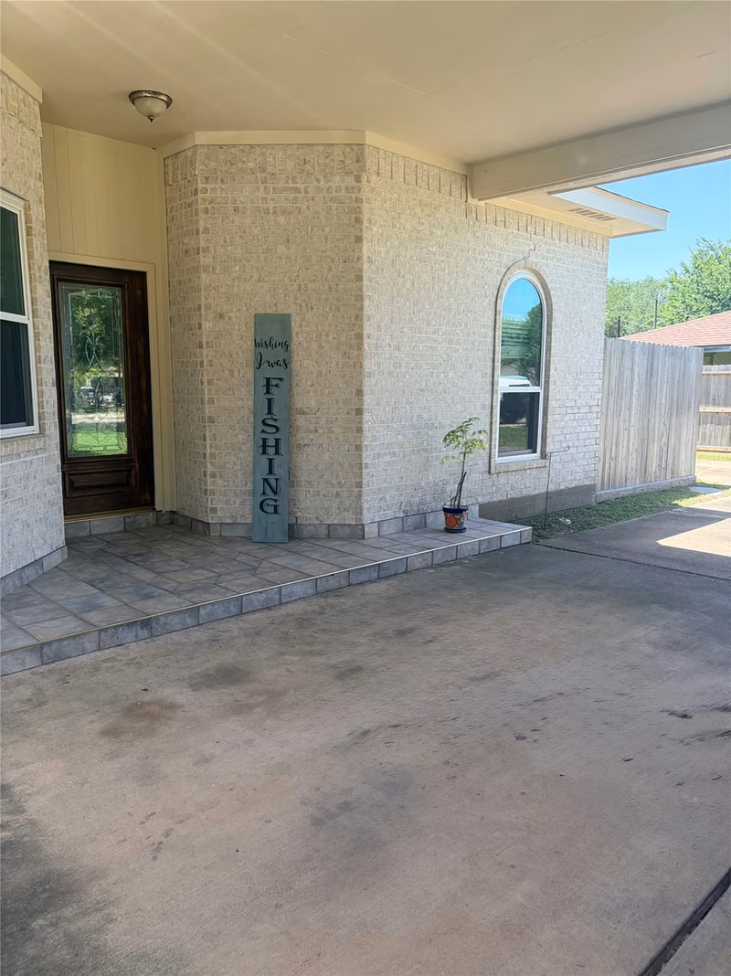 Photo 5 of 3230 W Meadow Lane, Dickinson, TX