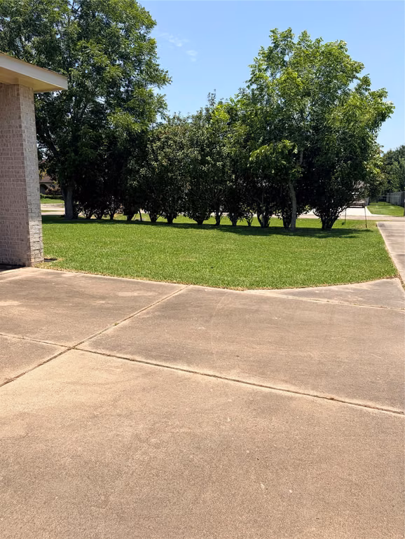 Photo 7 of 3230 W Meadow Lane, Dickinson, TX