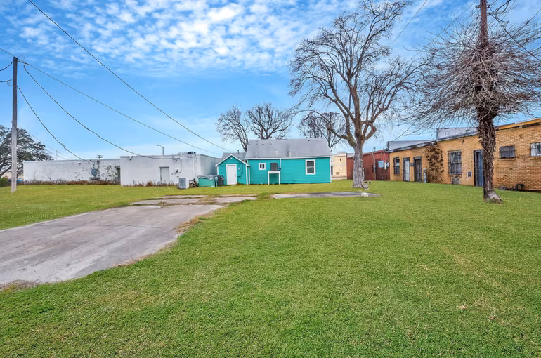 Photo 2 of 617 4th Avenue N, Texas City, TX