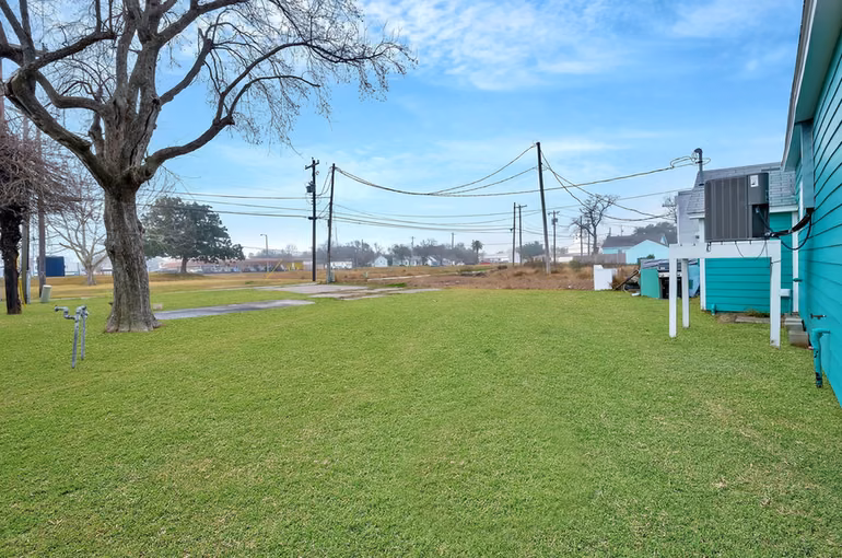 Photo 4 of 617 4th Avenue N, Texas City, TX
