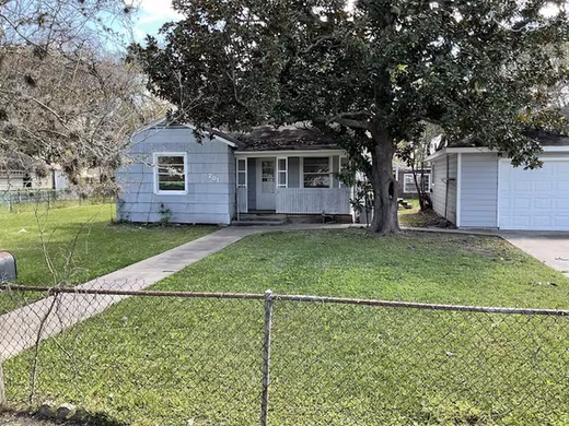 Photo 2 of 201 Smith Street, Clute, TX