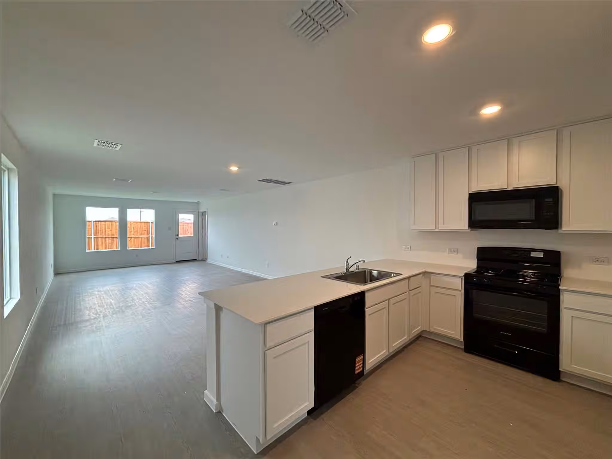 Photo 7 of 6327 Pelly Place, Baytown, TX