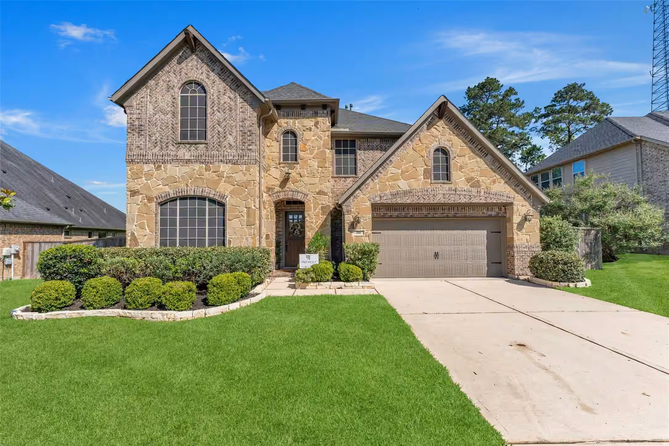 Photo 3 of 214 Reynosa Court, Pinehurst, TX