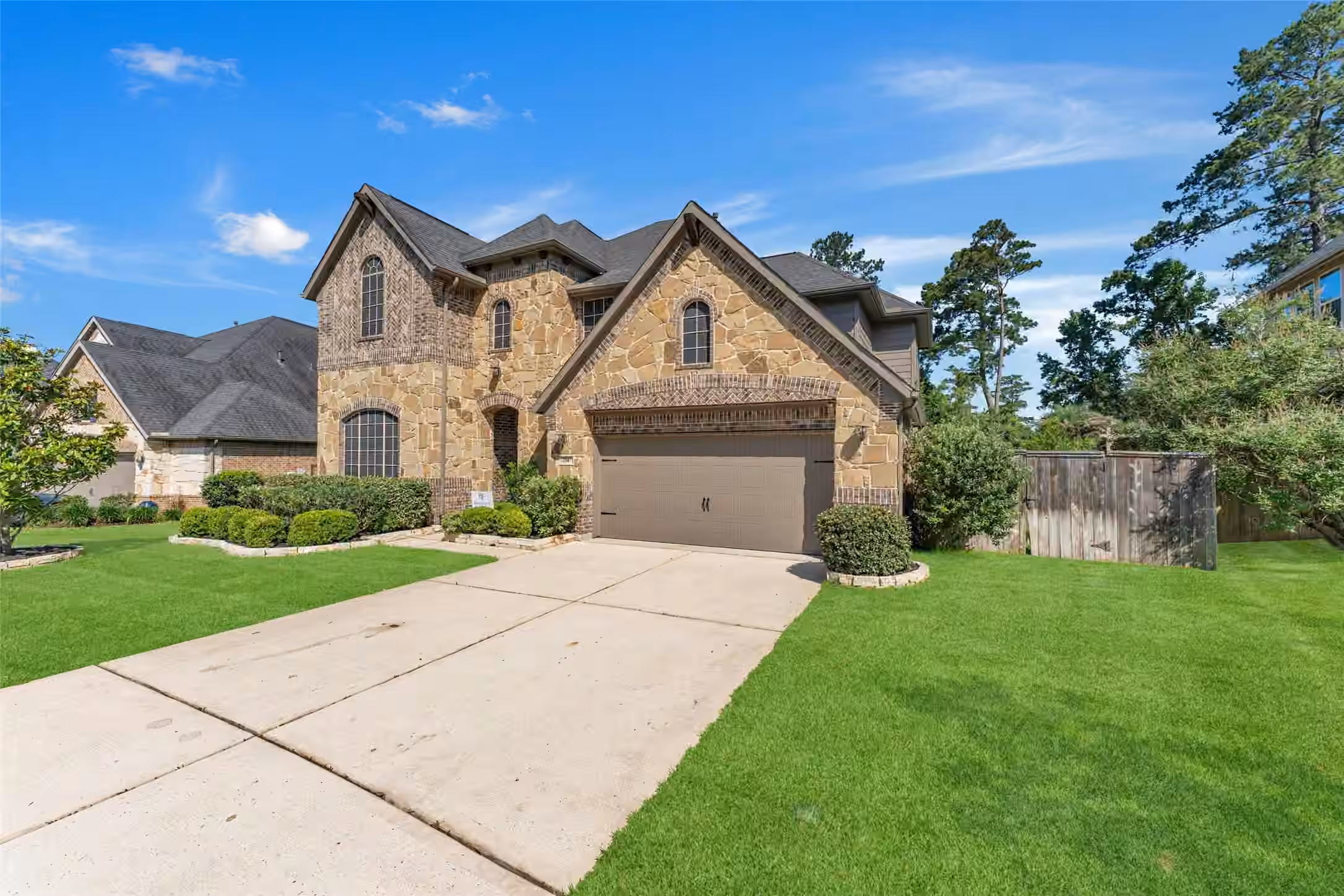 Photo 4 of 214 Reynosa Court, Pinehurst, TX