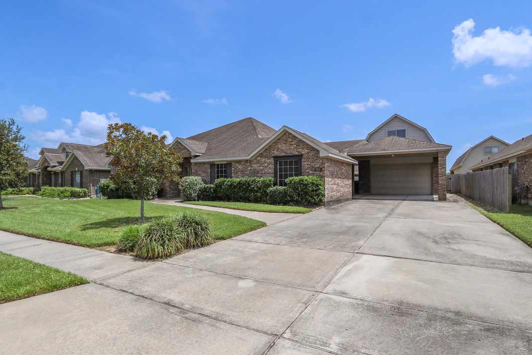 Photo 3 of 2109 Verde Valley Drive, League City, TX