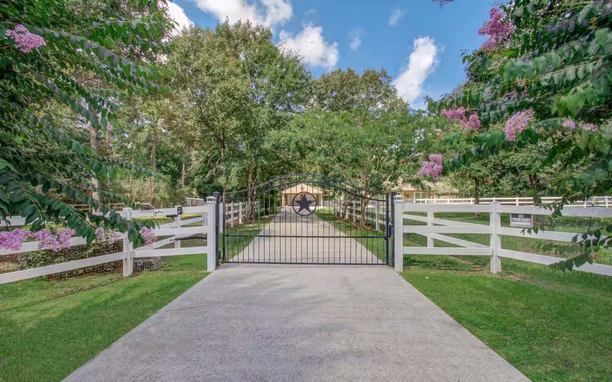 Photo 3 of 20203 TIMBER RIDGE Drive, Magnolia, TX
