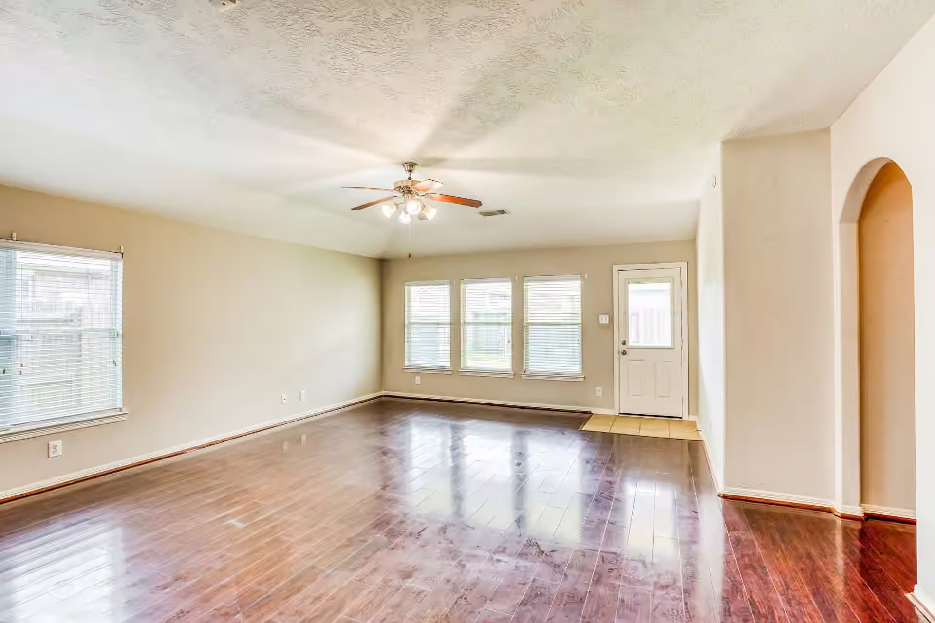 Photo 3 of 856 Grassy Knoll Trail, La Marque, TX