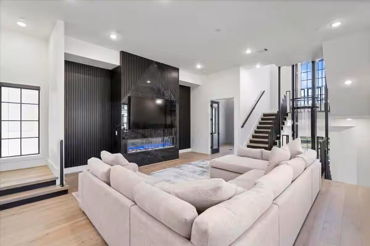 Photo 2 of 948 Blackshire Lane, Houston, TX