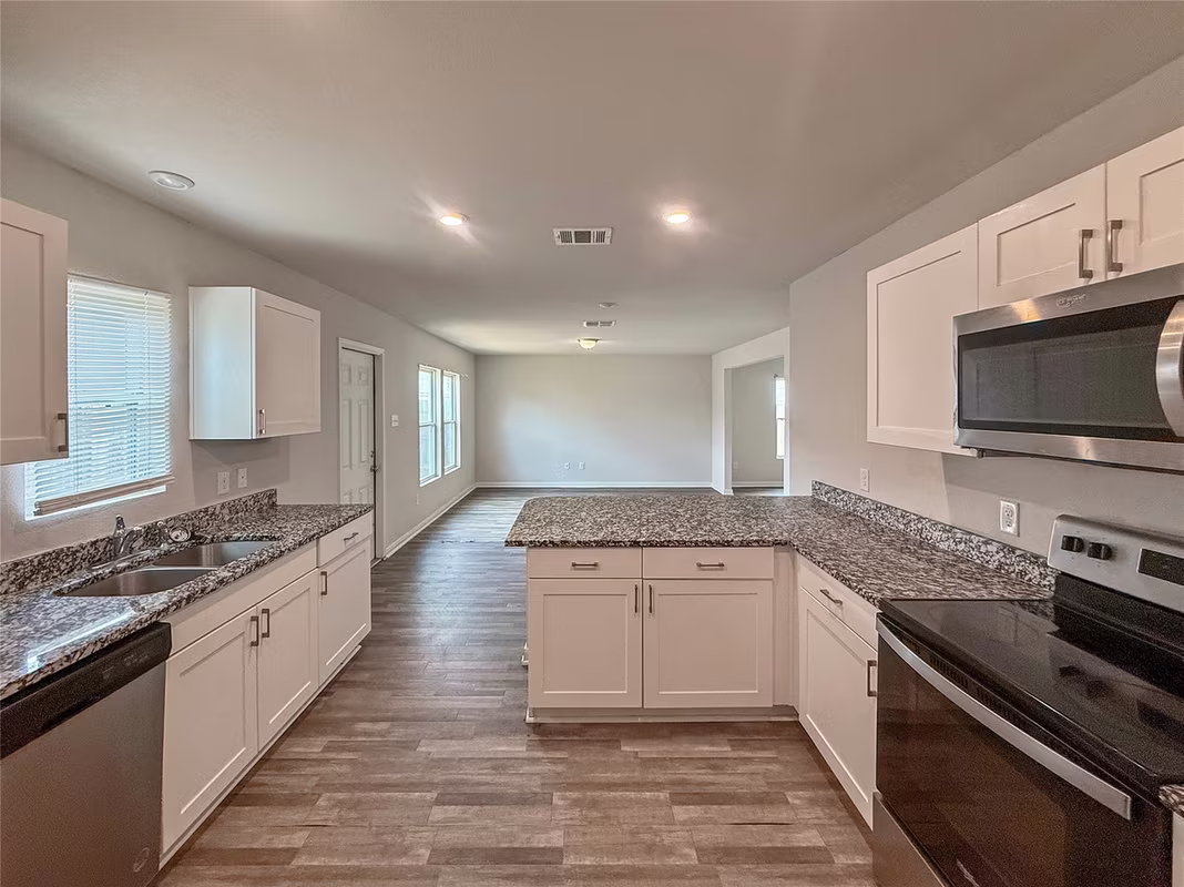 Photo 7 of 10123 Cerritos Drive, Conroe, TX
