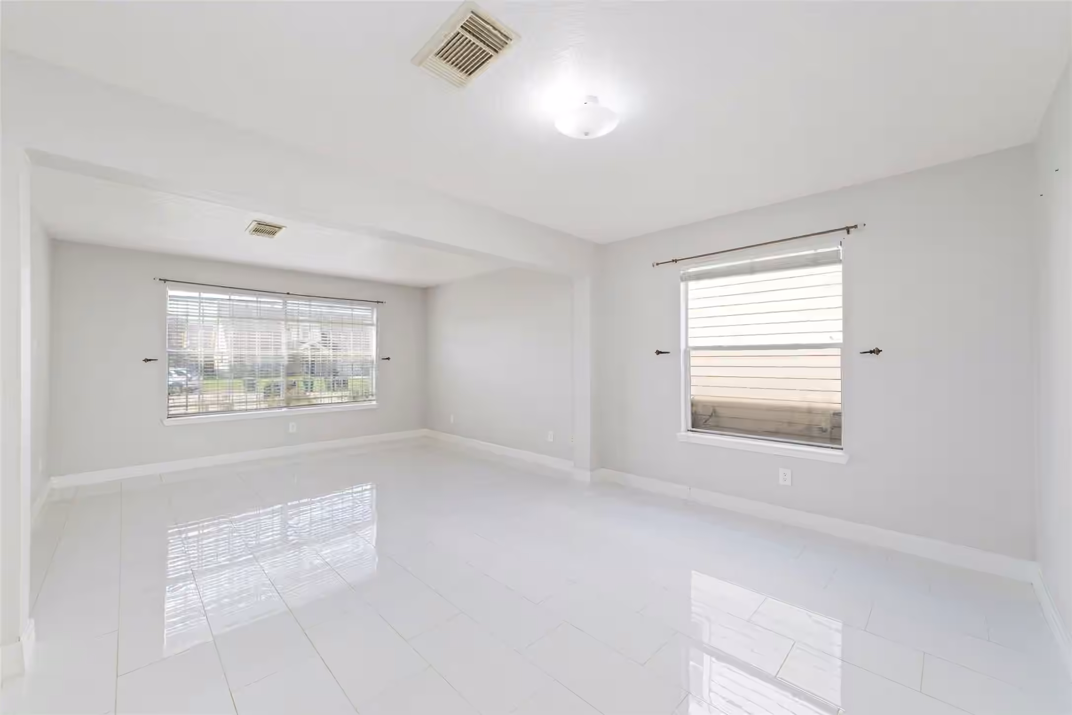 Photo 4 of 10831 Cayman Mist Drive, Houston, TX