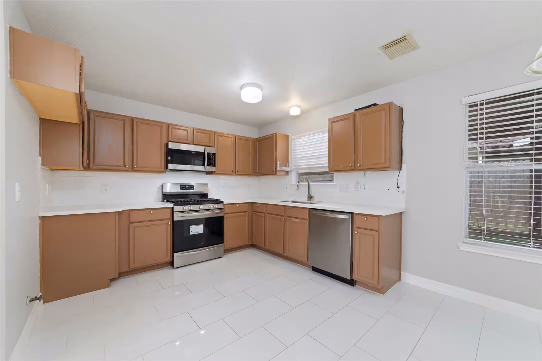 Photo 7 of 10831 Cayman Mist Drive, Houston, TX