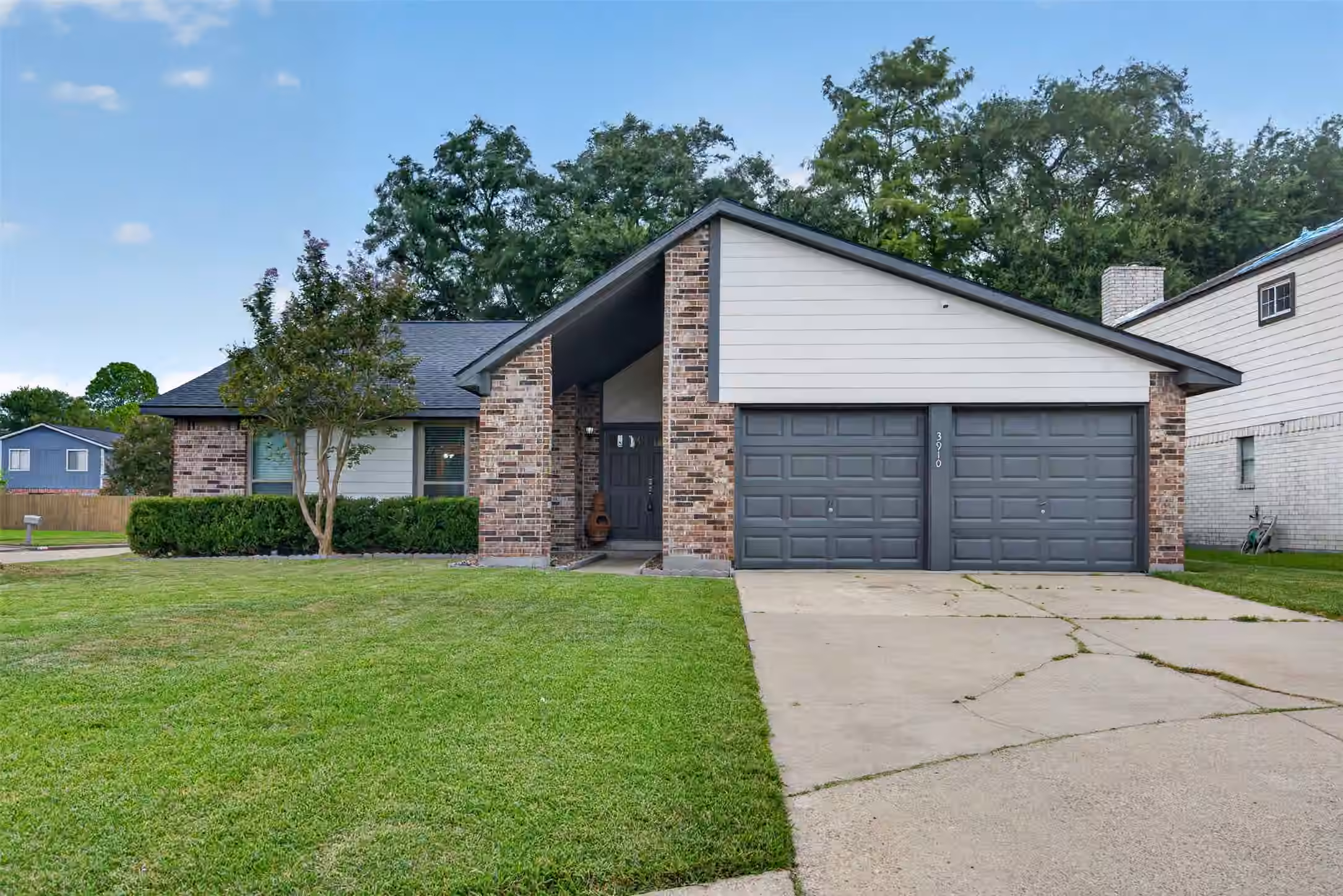 Photo 2 of 3910 Ivy Green Drive, Houston, TX