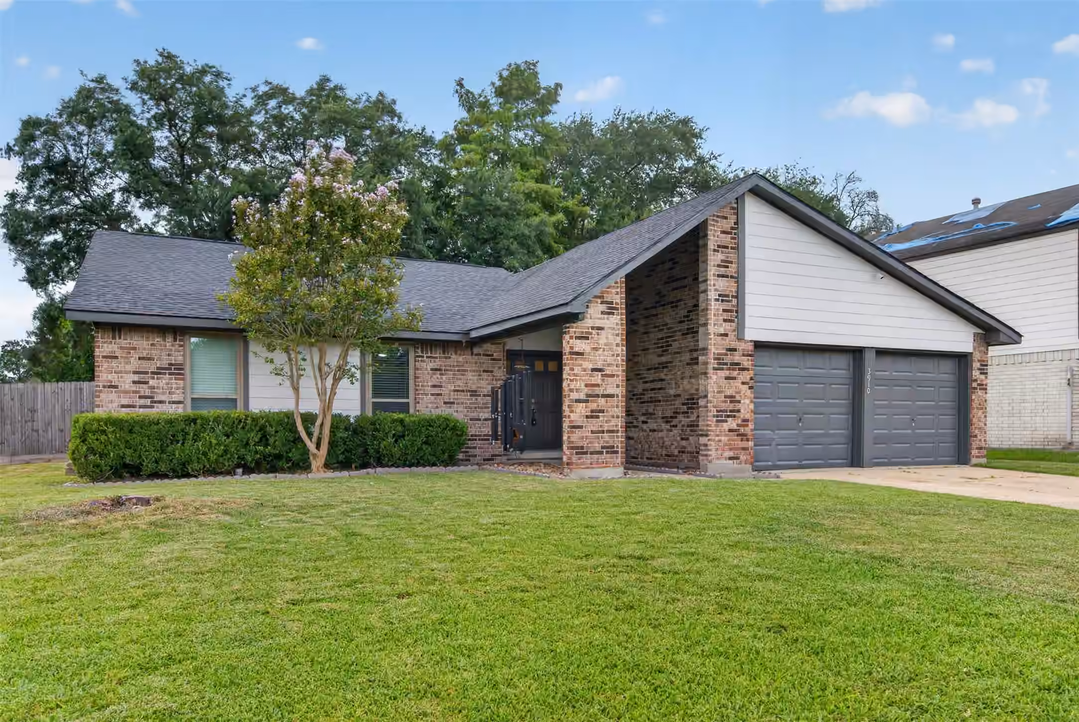Photo 5 of 3910 Ivy Green Drive, Houston, TX