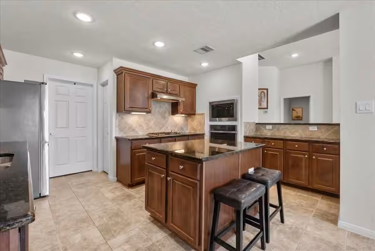 Photo 4 of 2111 Gilbert Road, Dickinson, TX