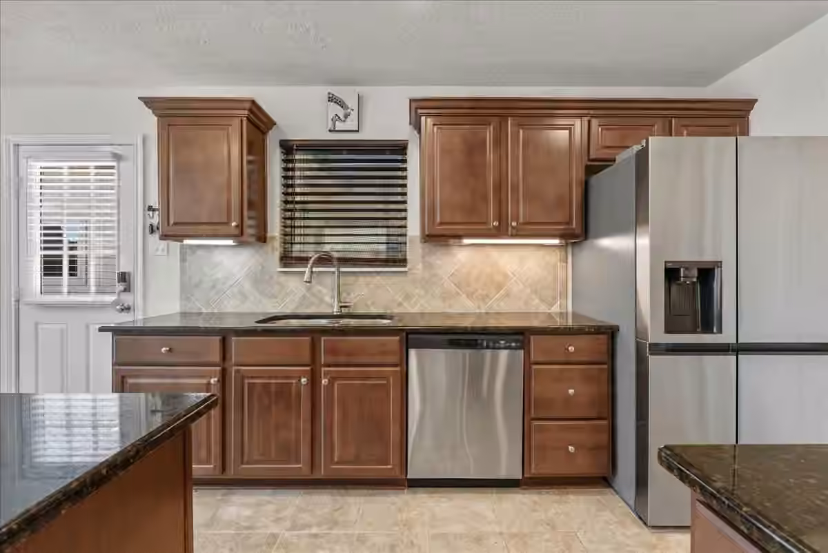 Photo 5 of 2111 Gilbert Road, Dickinson, TX
