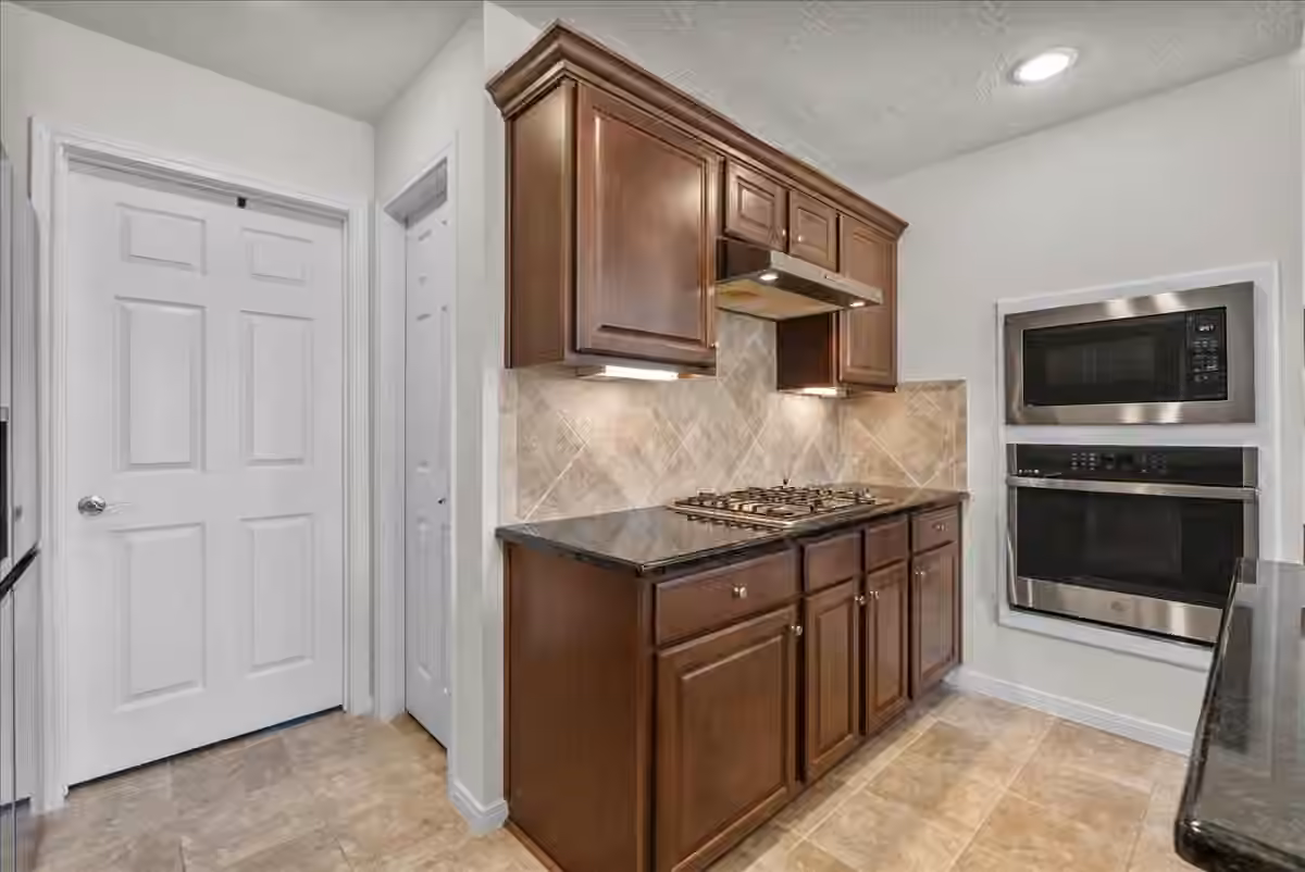 Photo 7 of 2111 Gilbert Road, Dickinson, TX