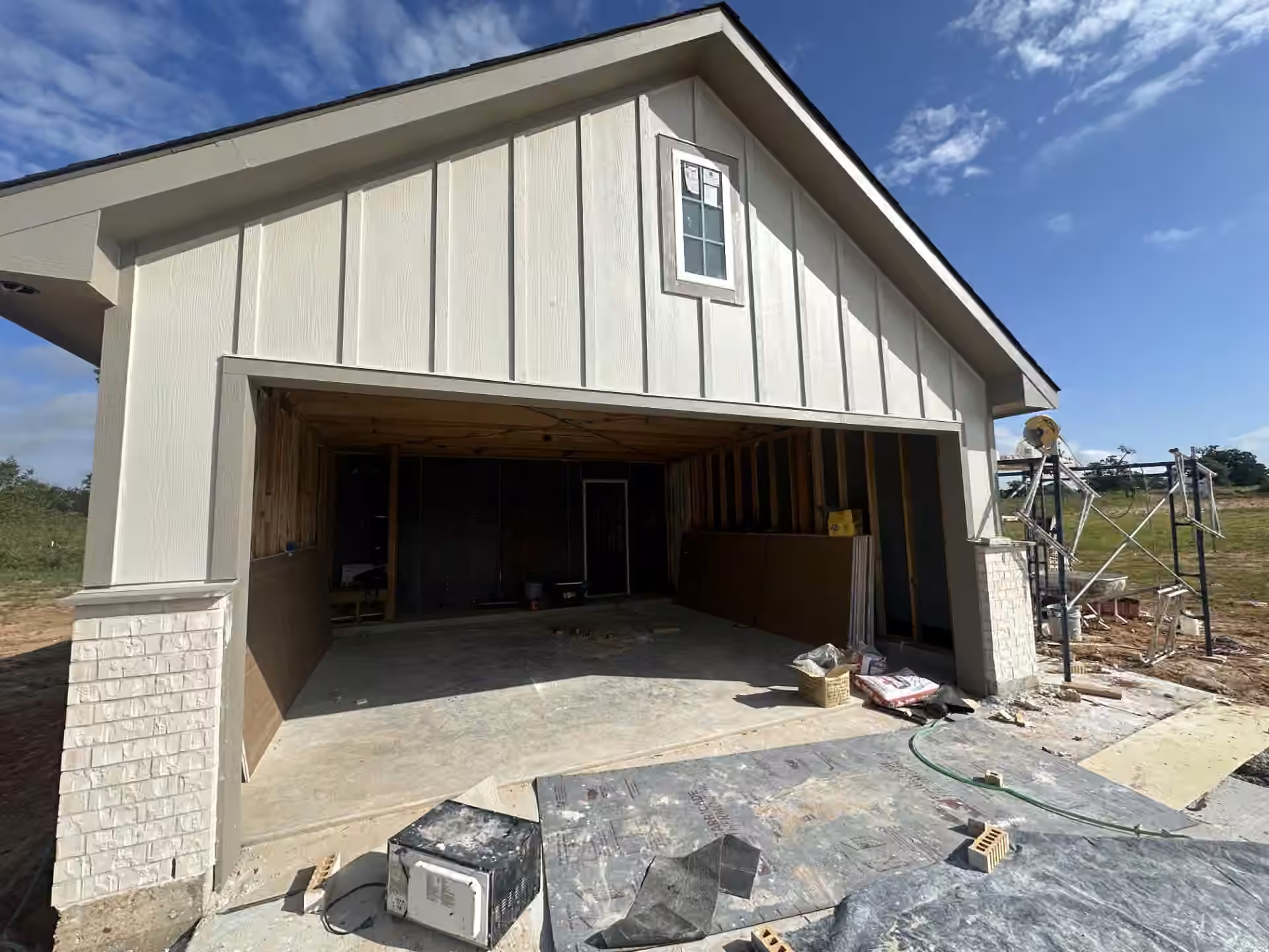 Photo 3 of 405 Rockbridge Drive, Huntsville, TX