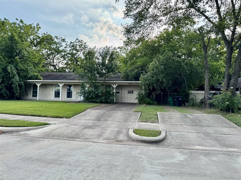 Photo 2 of 3917 Willow Springs Lane, Houston, TX