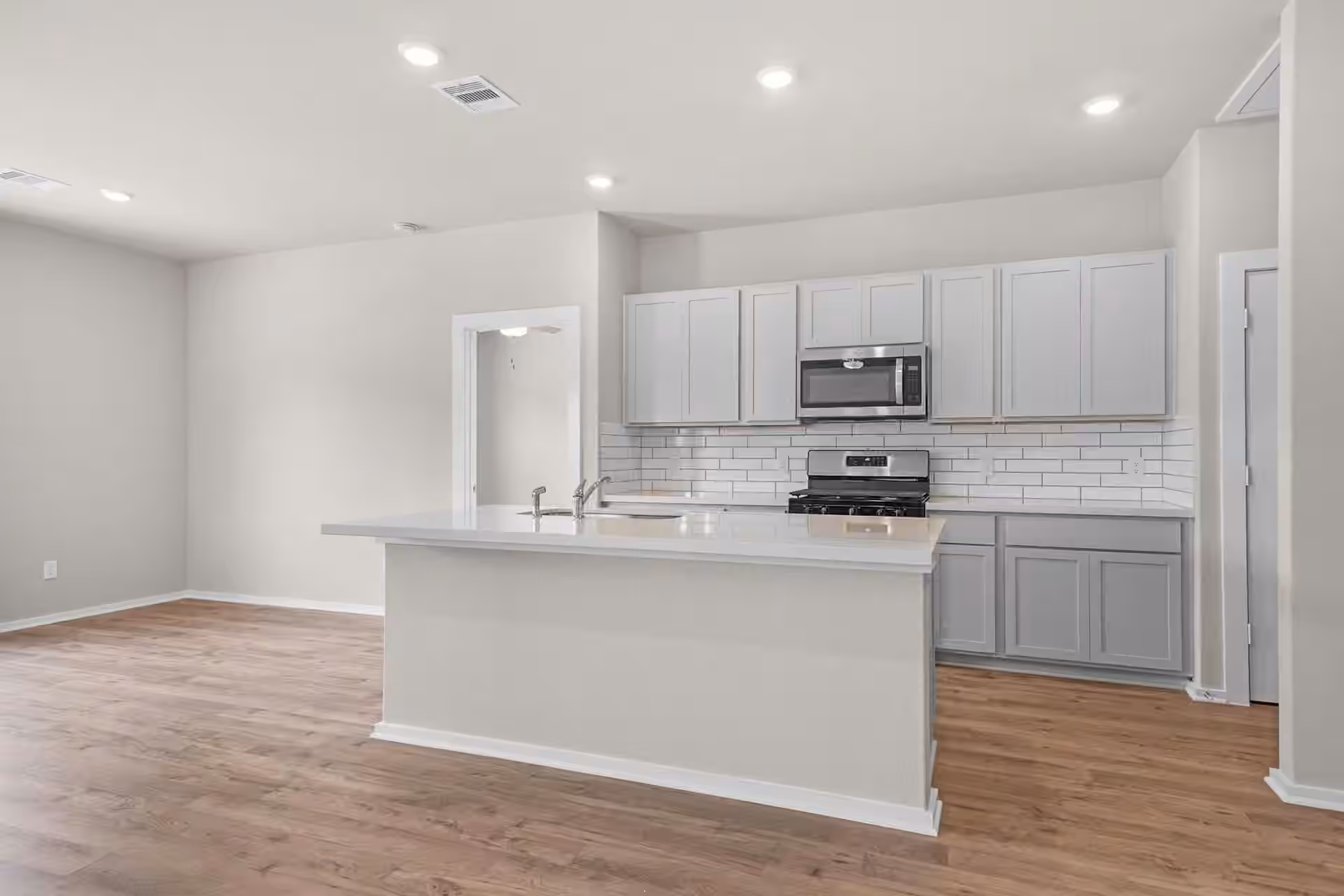 Photo 5 of 2514 N Heritage Drive, Dayton, TX
