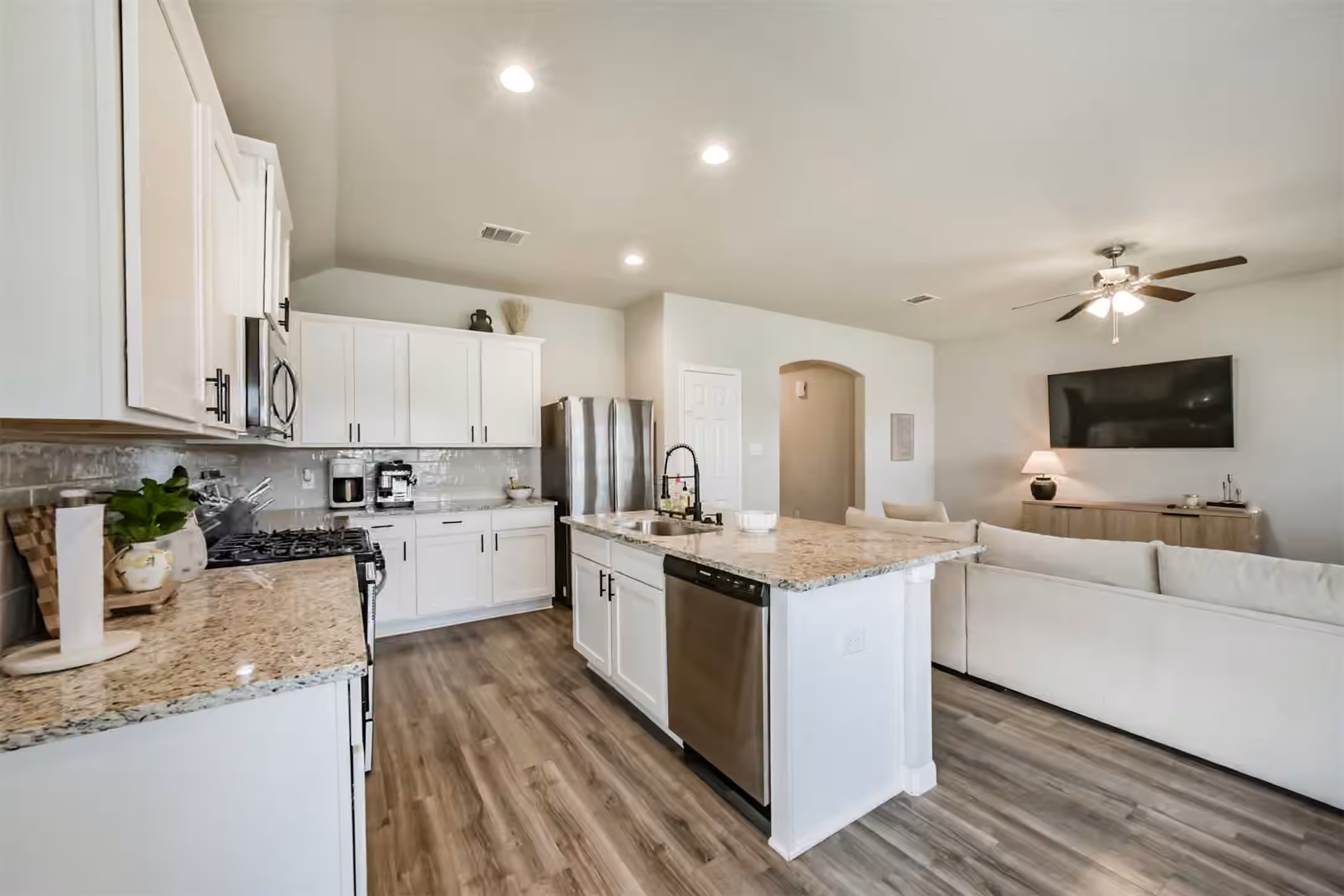 Photo 7 of 4124 E Bayou Maison, Dickinson, TX