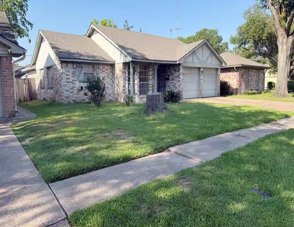 Photo 2 of 6235 Leaf Arbor Drive, Houston, TX