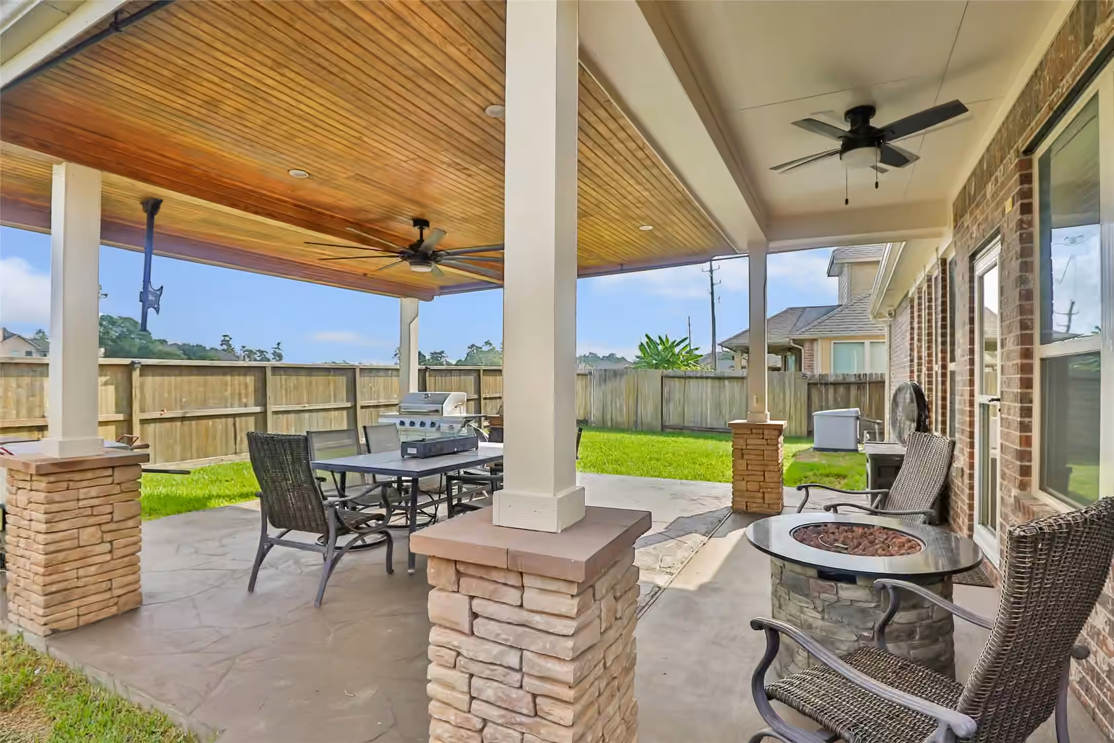 Photo 7 of 12823 Waterbury Edge Lane, Humble, TX